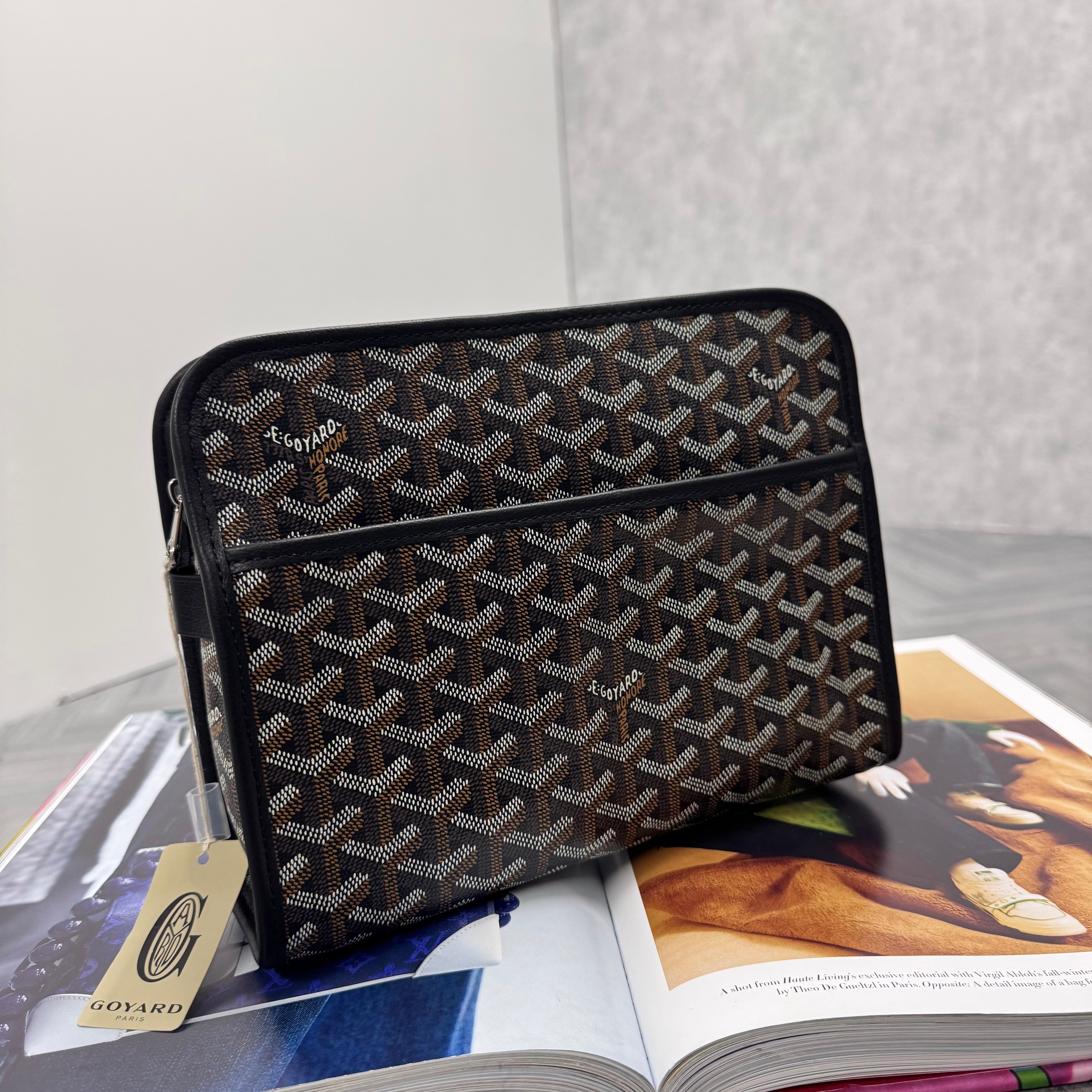 (PRE ORDER) GYRD POUCH BAG - BLACK