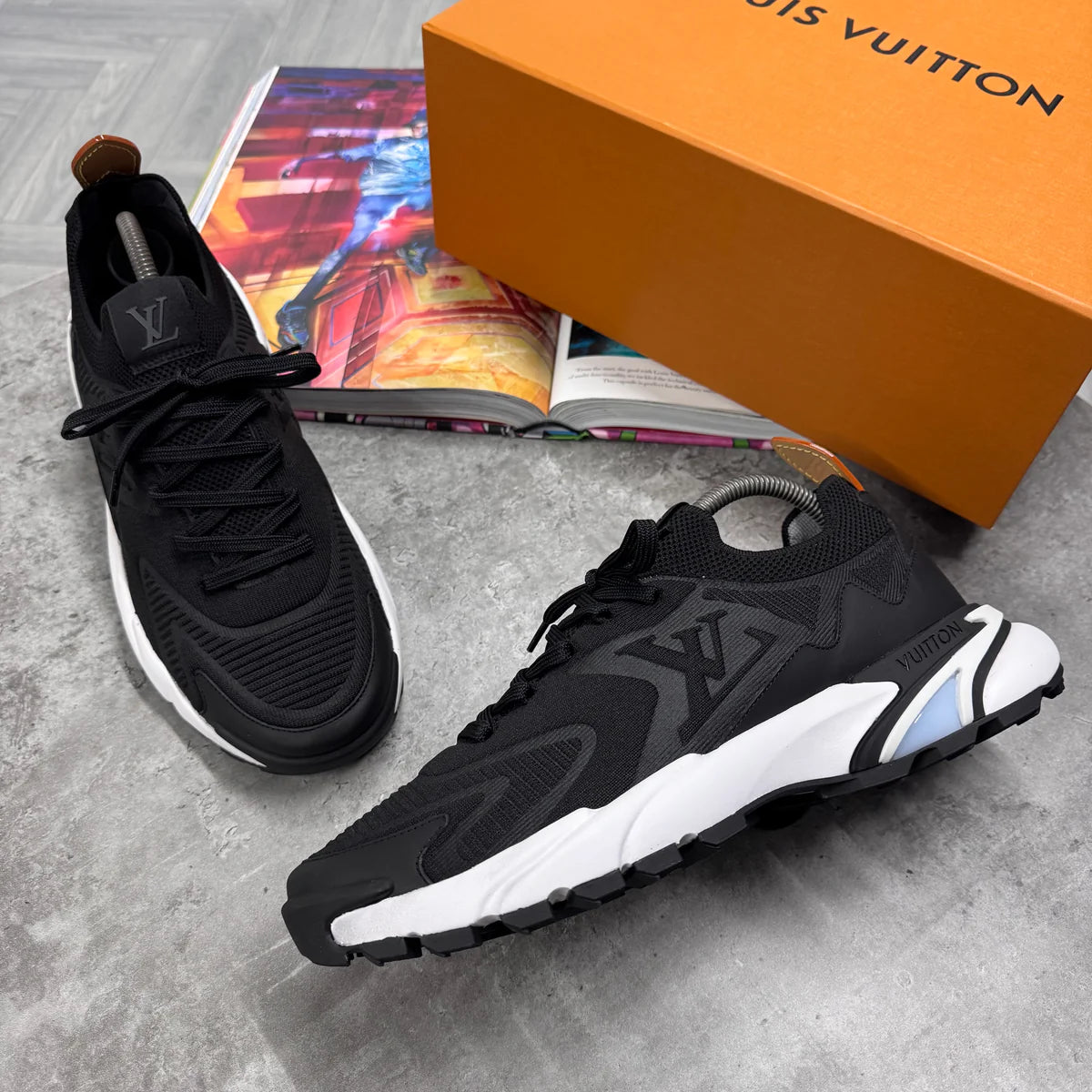 (PRE ORDER) LVE TACTIC TRAINER - BLACK / WHITE