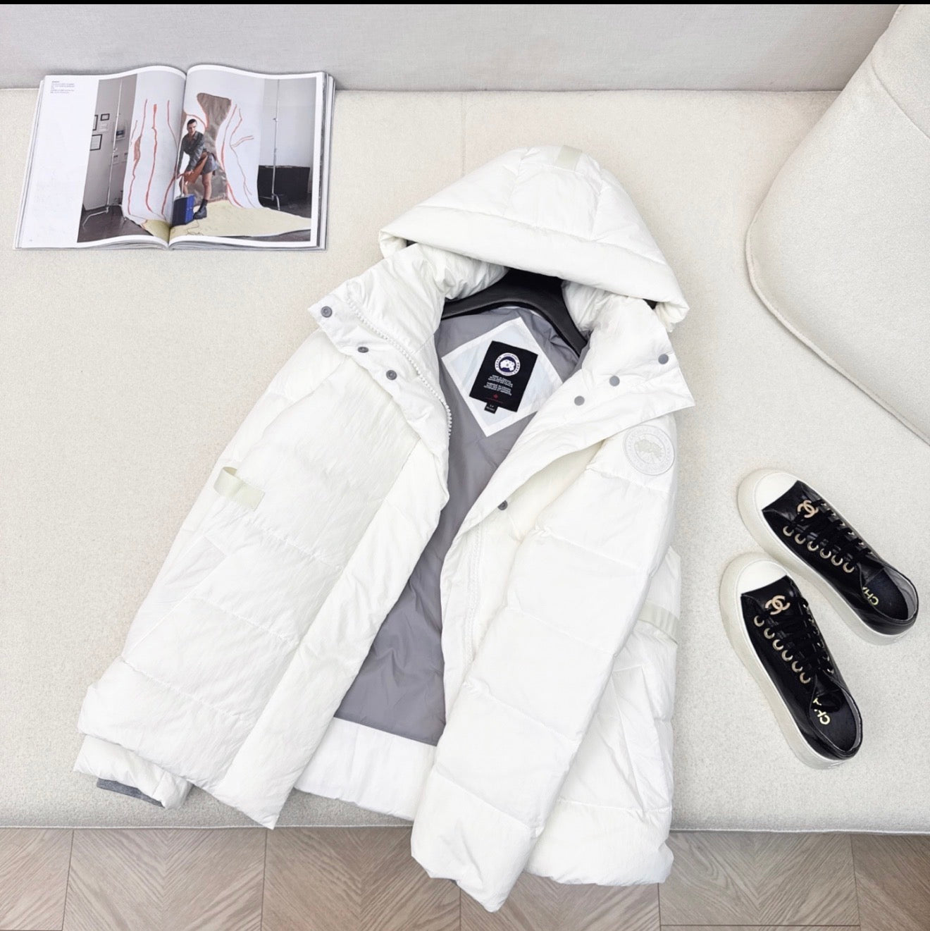 (PRE ORDER) CG BLACK BADGE PUFFER COAT - WHITE & BLACK