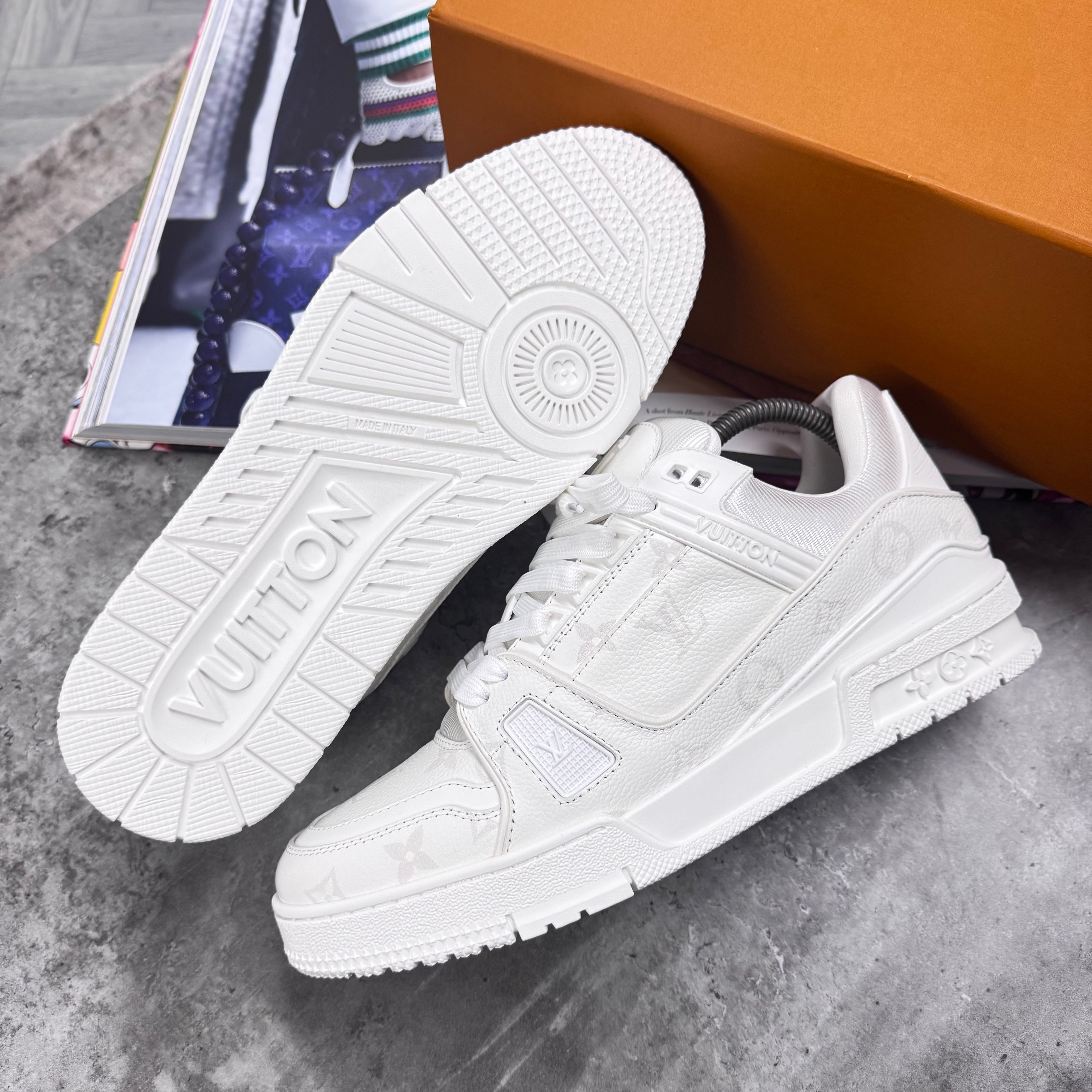 (PRE ORDER) LVE MONOGRAM TRAINERS - WHITE