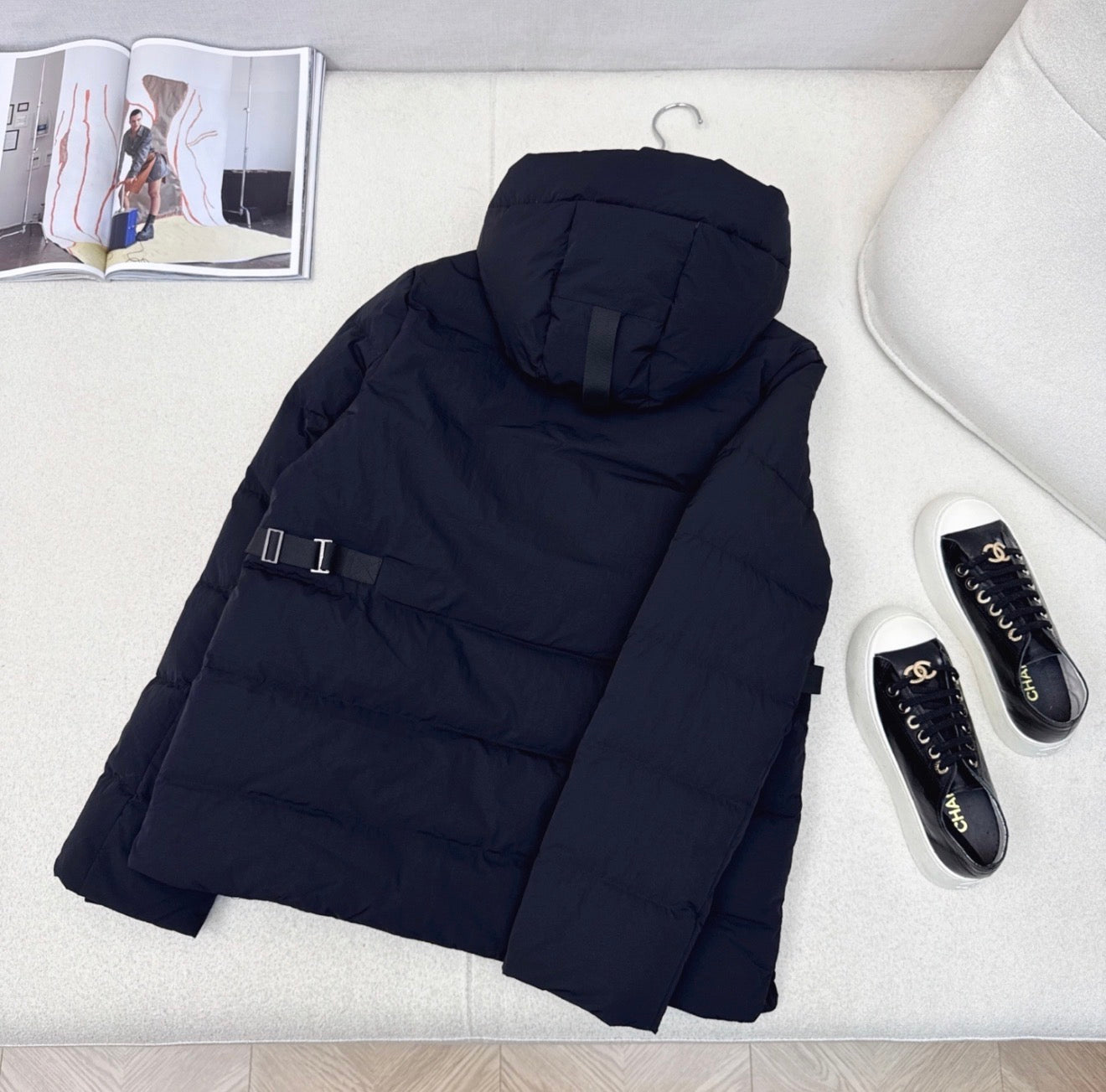 (PRE ORDER) CG BLACK BADGE PUFFER COAT - WHITE & BLACK