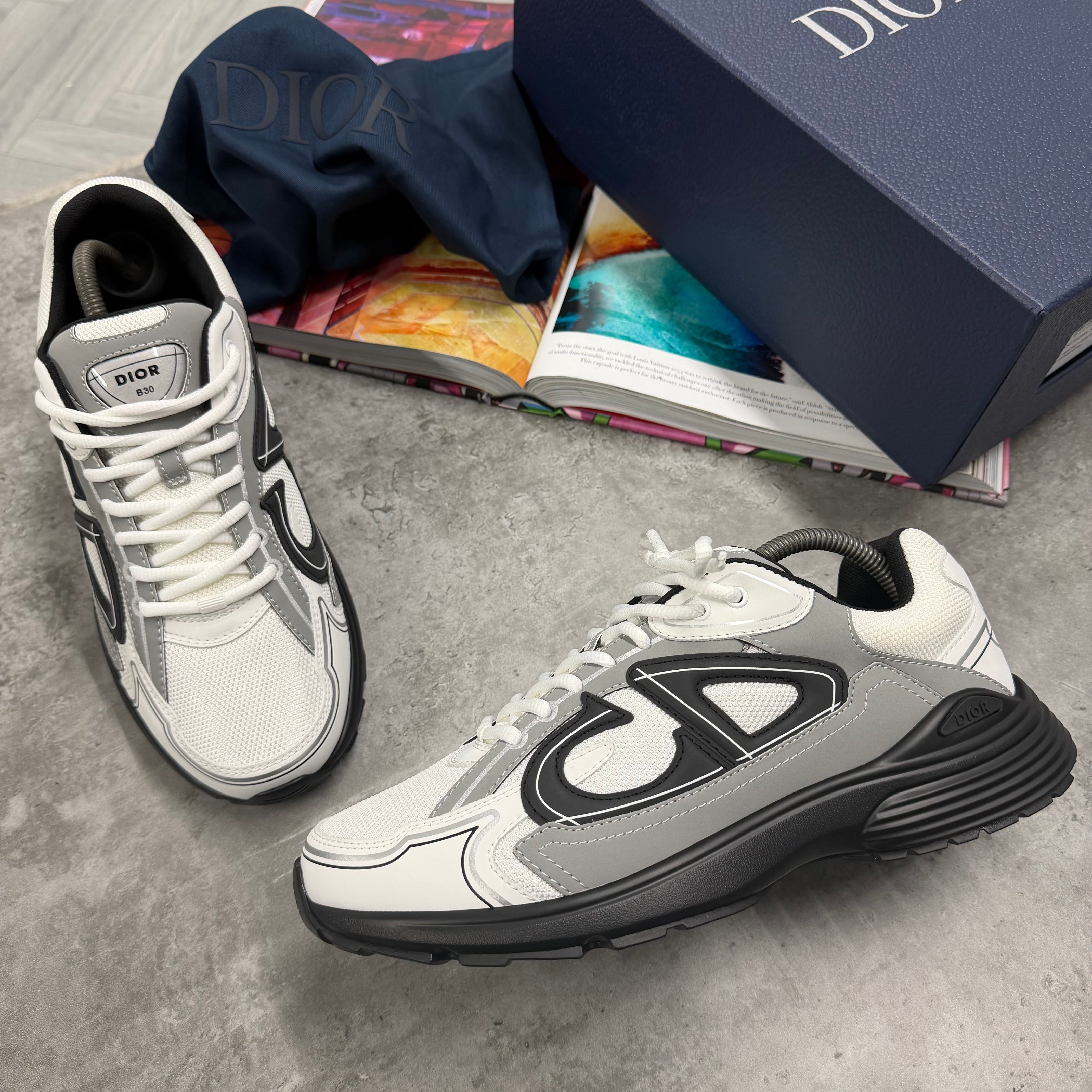 (PRE ORDER) B30 TRAINERS - WHITE / BLACK