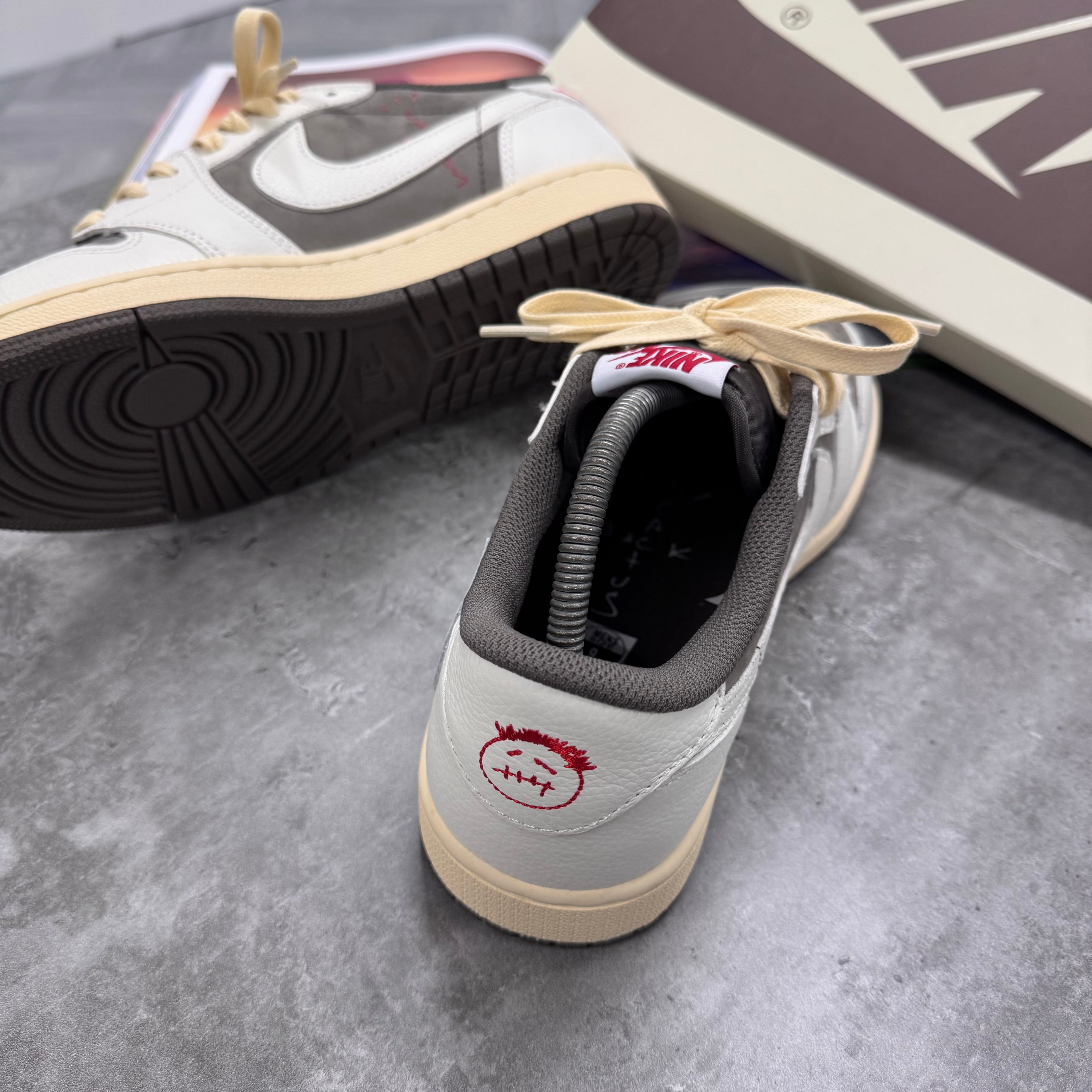 (PRE ORDER) NI X TS JORDAN 1 - REVERSE MOCHA