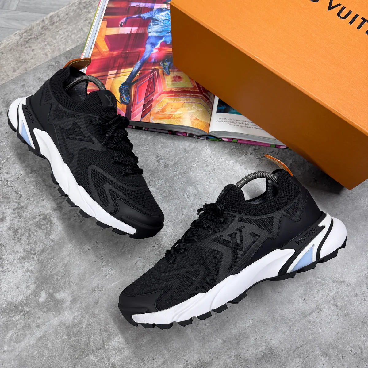 (PRE ORDER) LVE TACTIC TRAINER - BLACK / WHITE