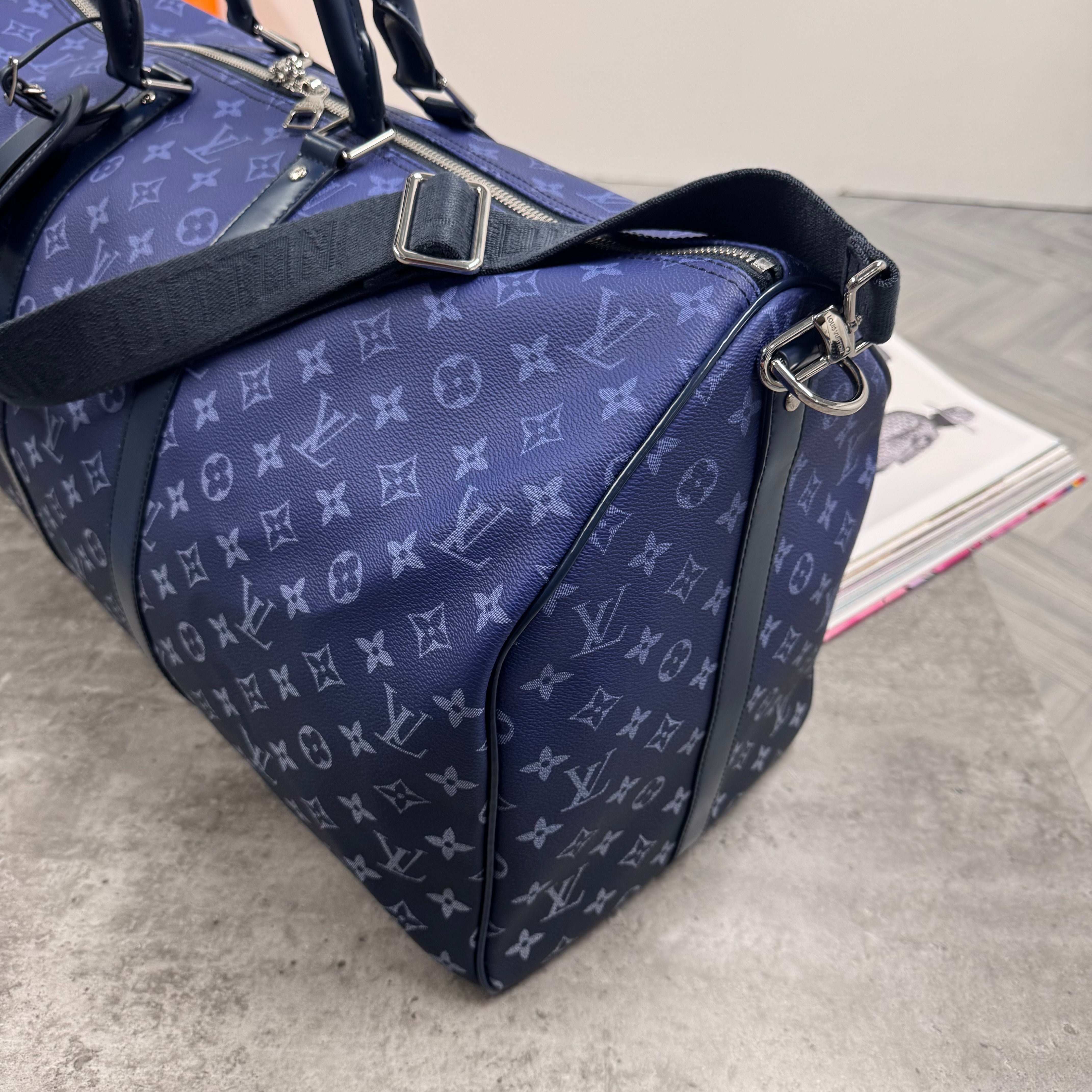 (PRE ORDER) LVE DUFFEL BAG (55) - BLACK / BLUE