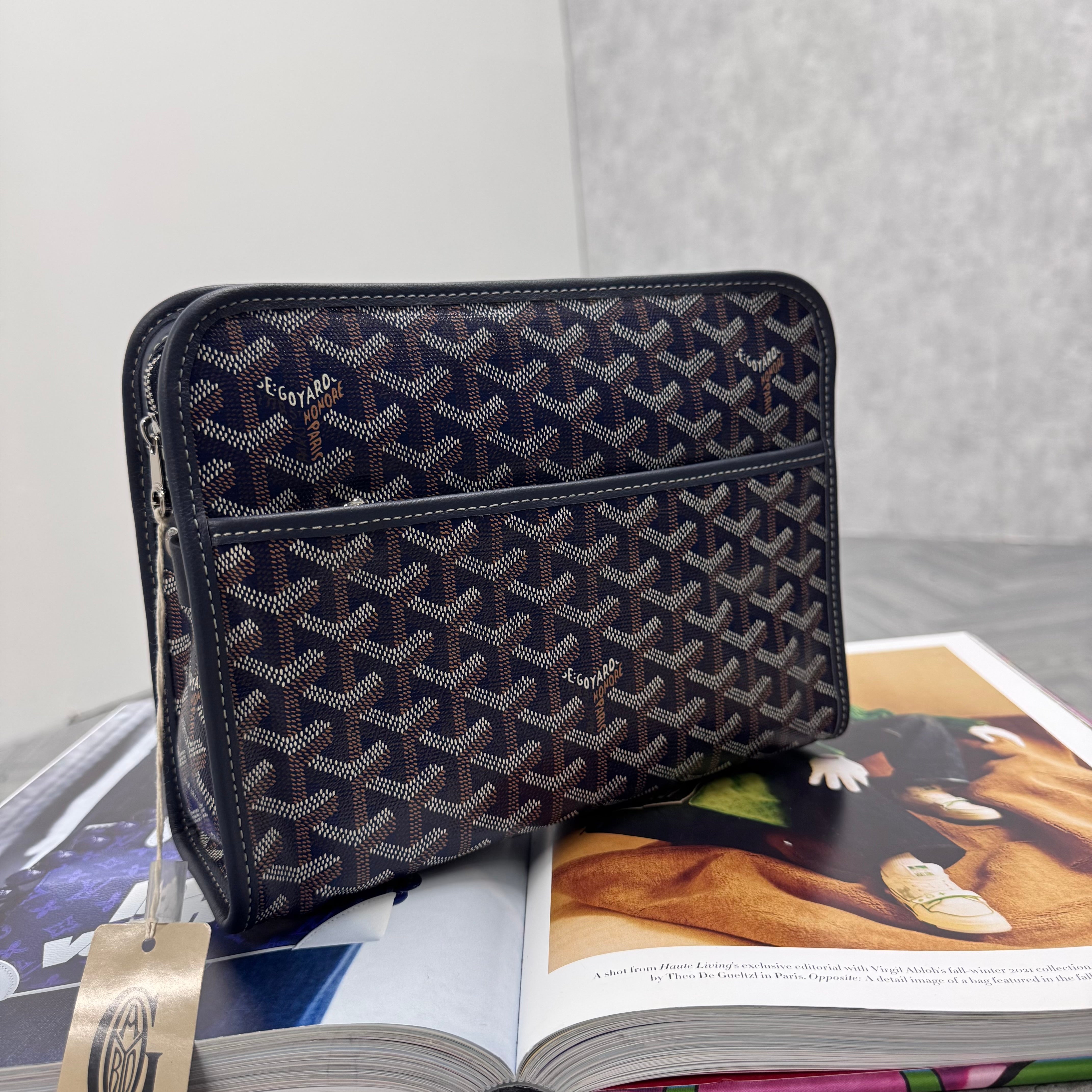 (PRE ORDER) GYRD POUCH BAG - NAVY