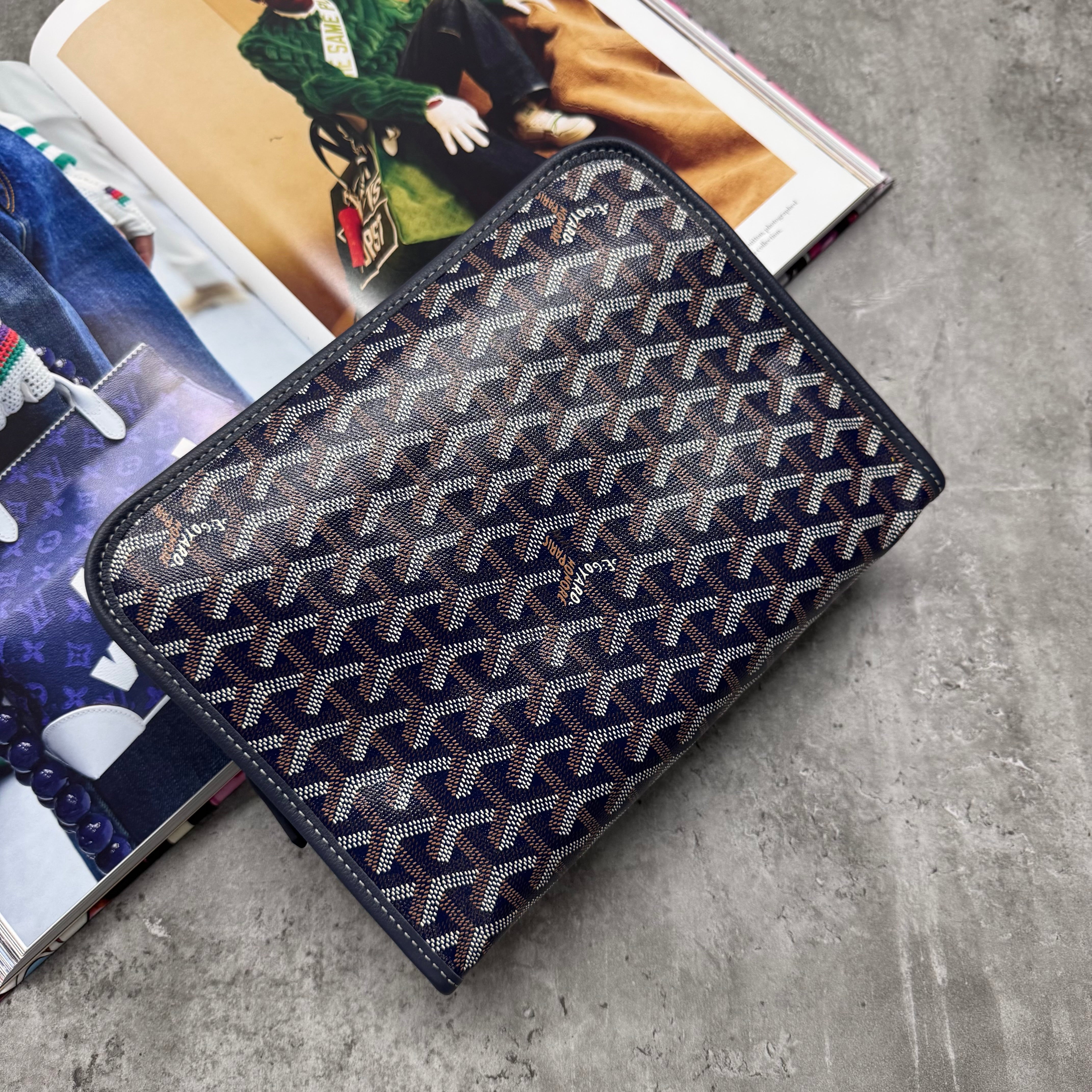 (PRE ORDER) GYRD POUCH BAG - NAVY