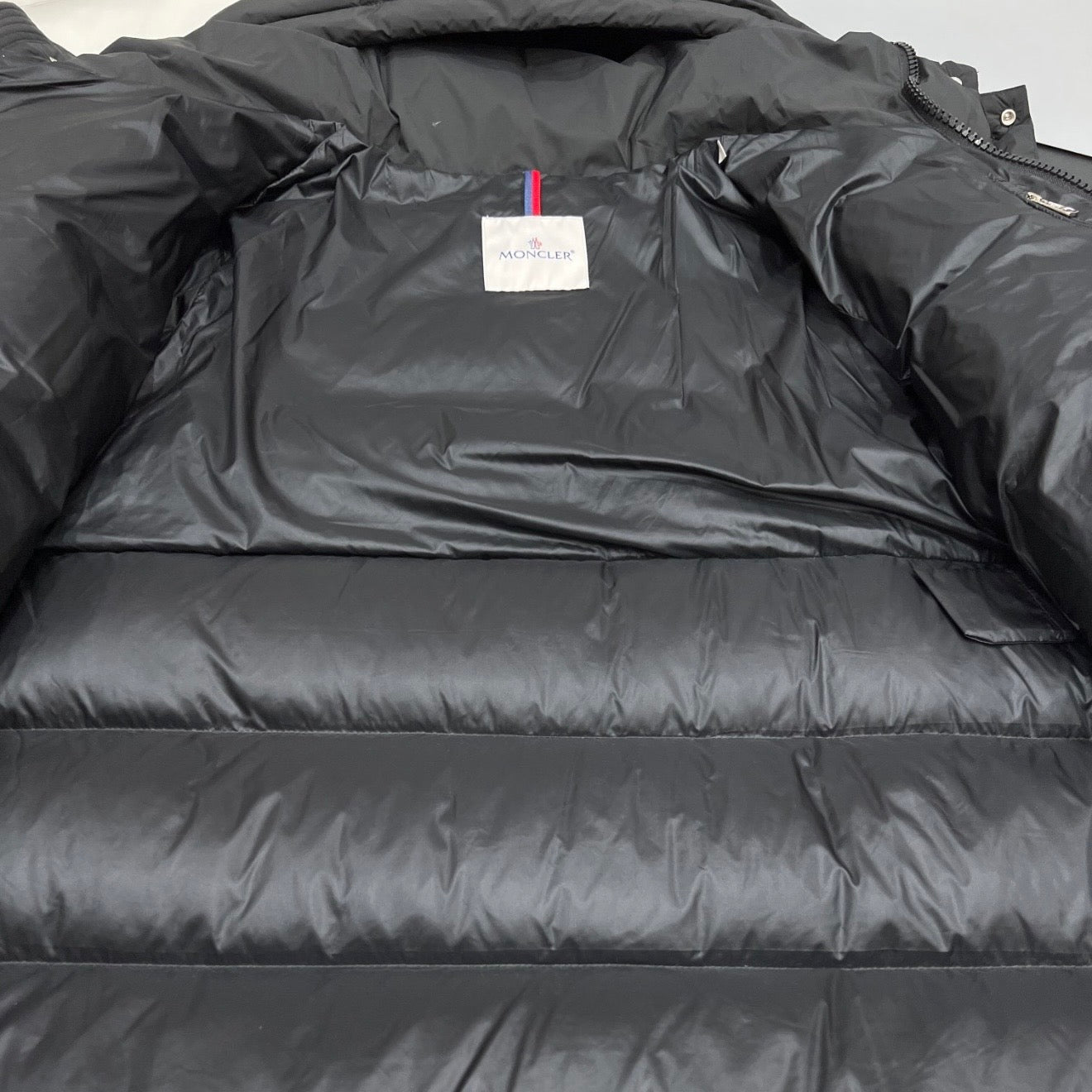 (PRE ORDER) MNCLR ARM POCKET COAT - BLACK