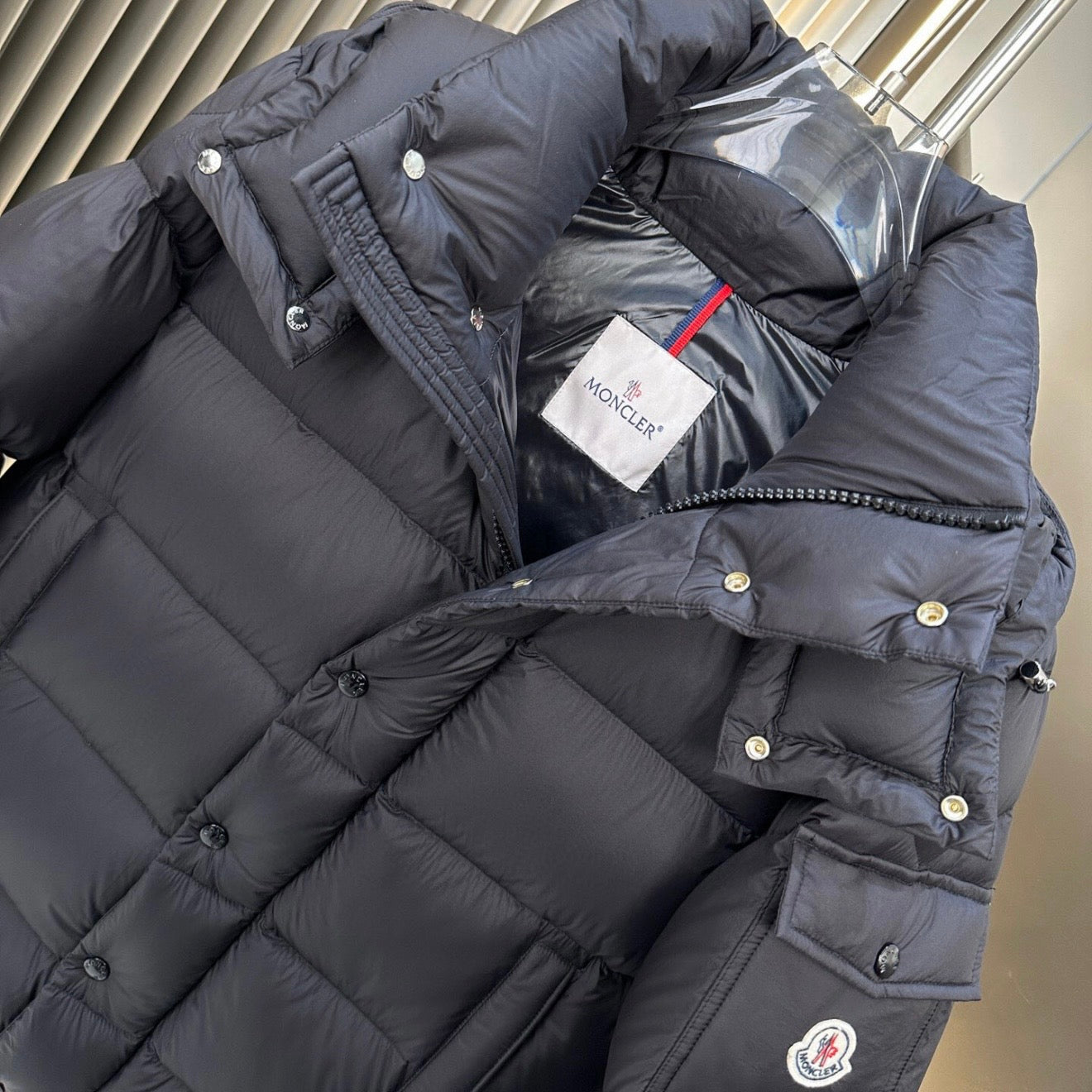 (PRE ORDER) MNCLR ARM POCKET COAT - BLACK