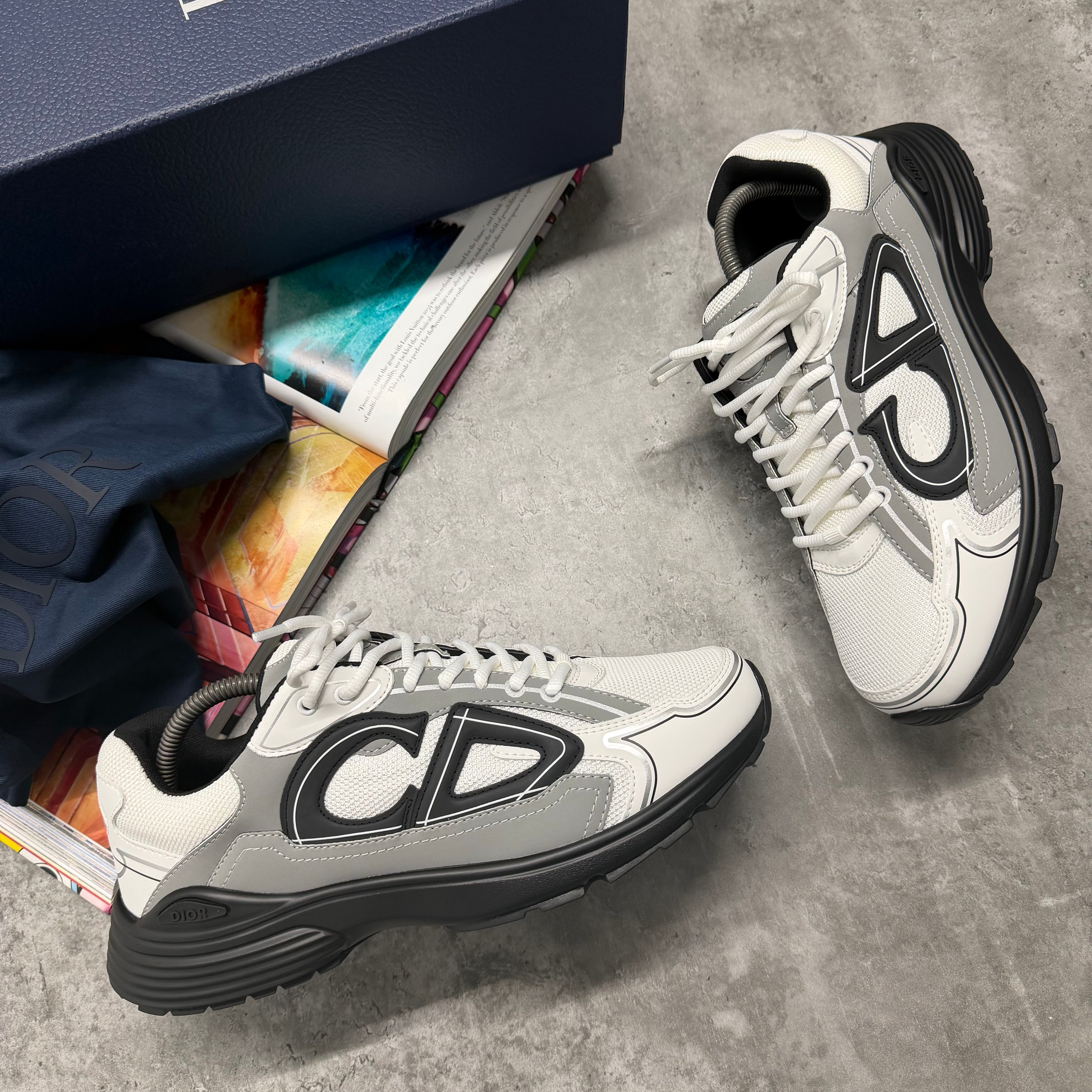 (PRE ORDER) B30 TRAINERS - WHITE / BLACK