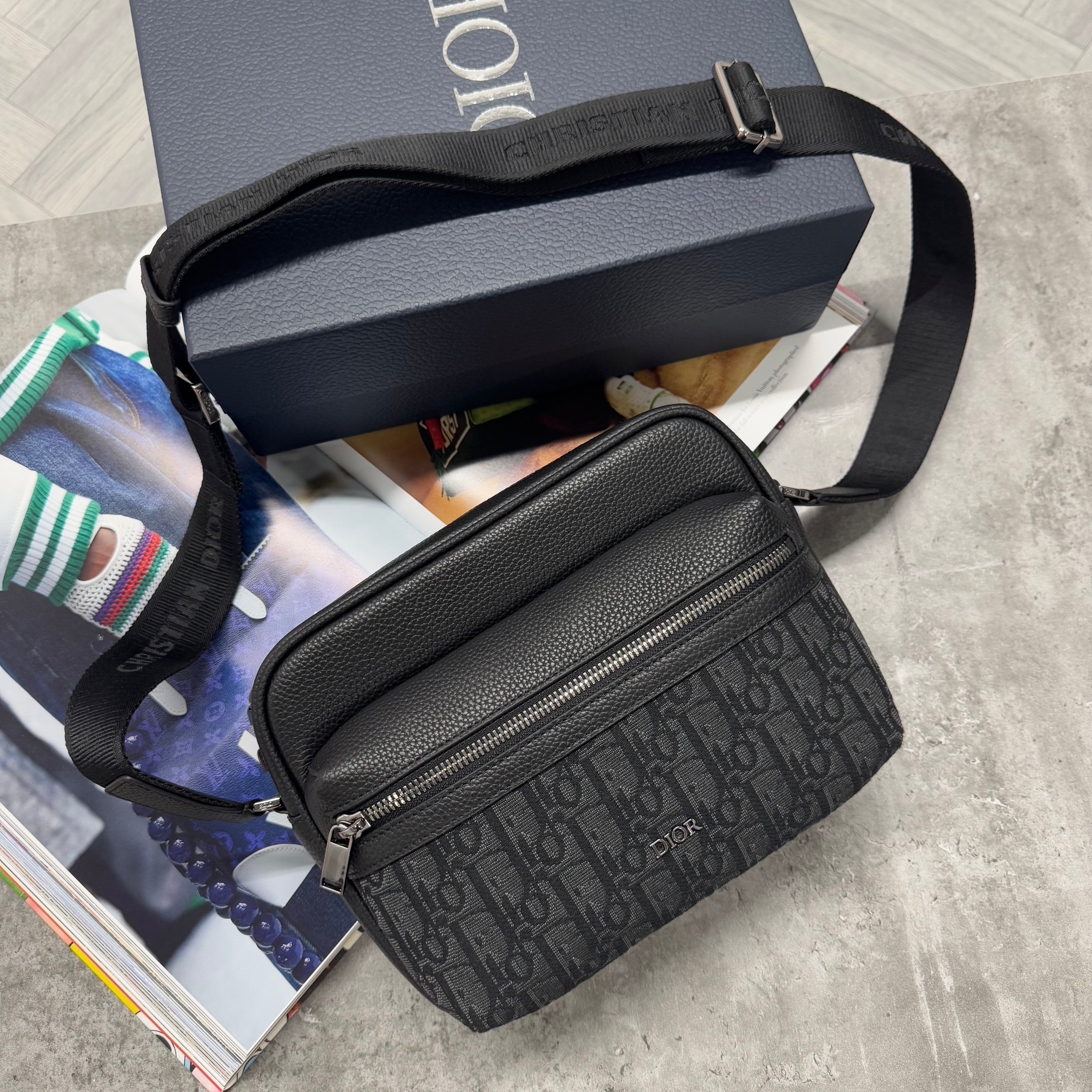 (PRE ORDER) CD MESSENGER BAG - BLACK