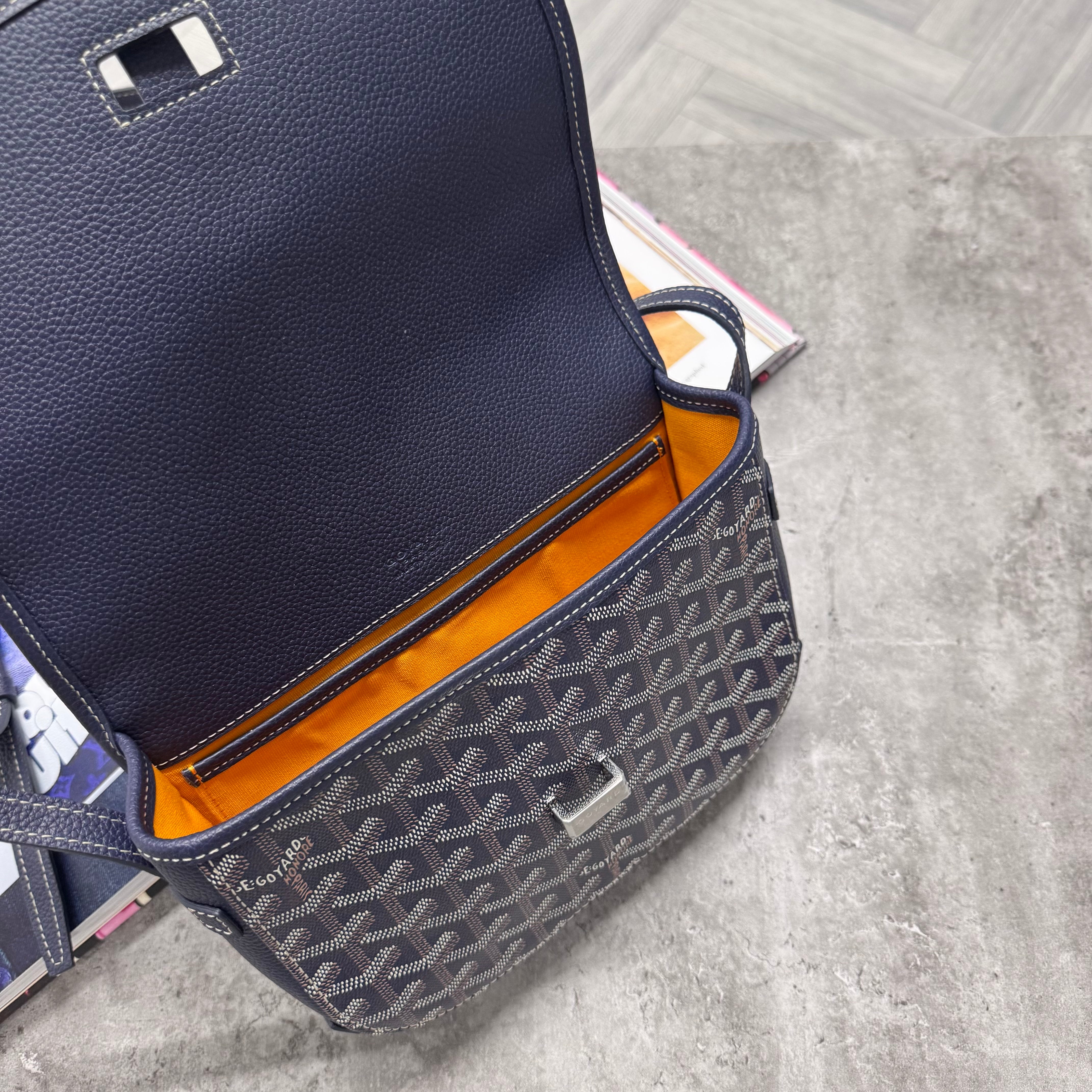 (PRE ORDER) GYRD MAN BAG - NAVY