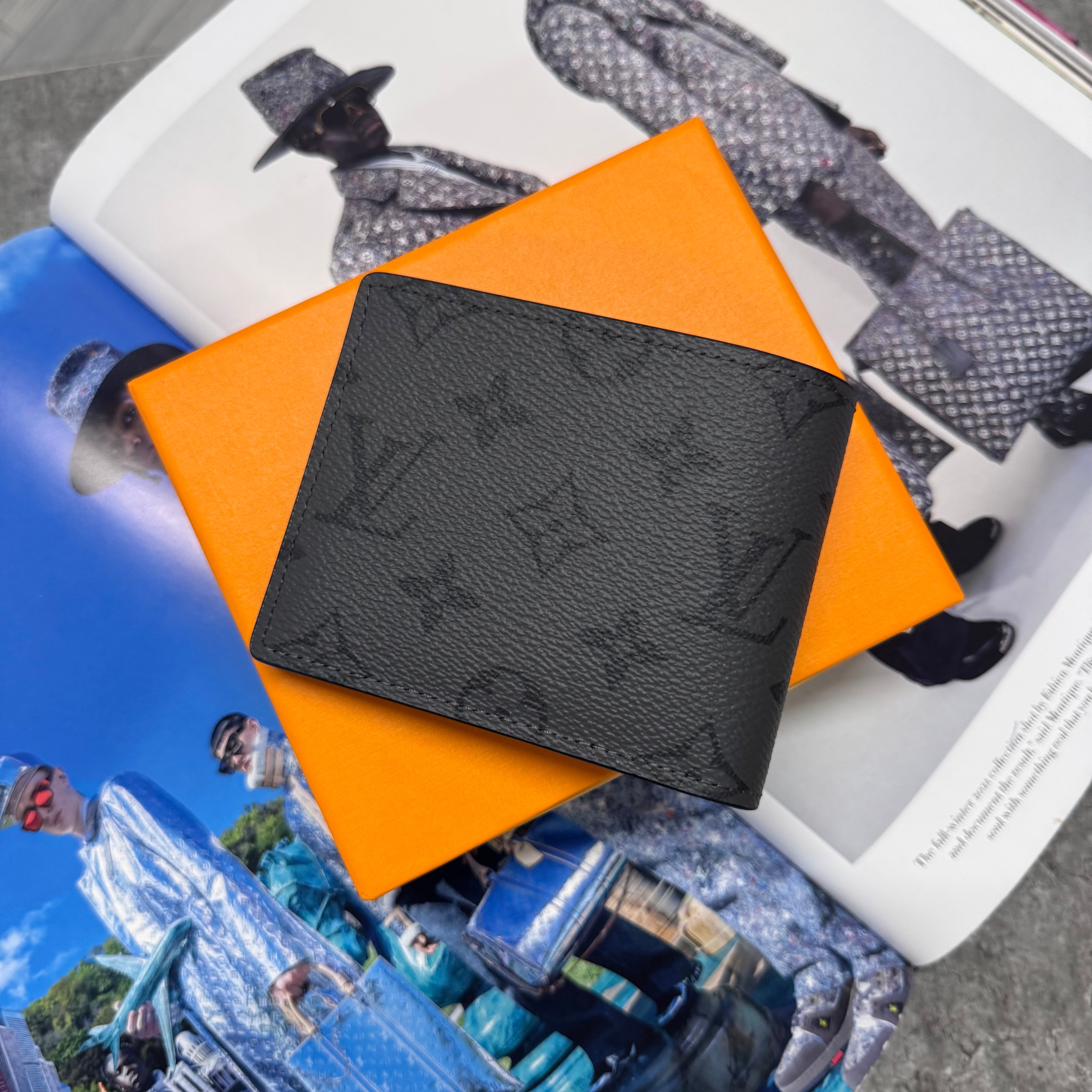 (PRE ORDER) LVE MONOGRAM WALLET - GREY