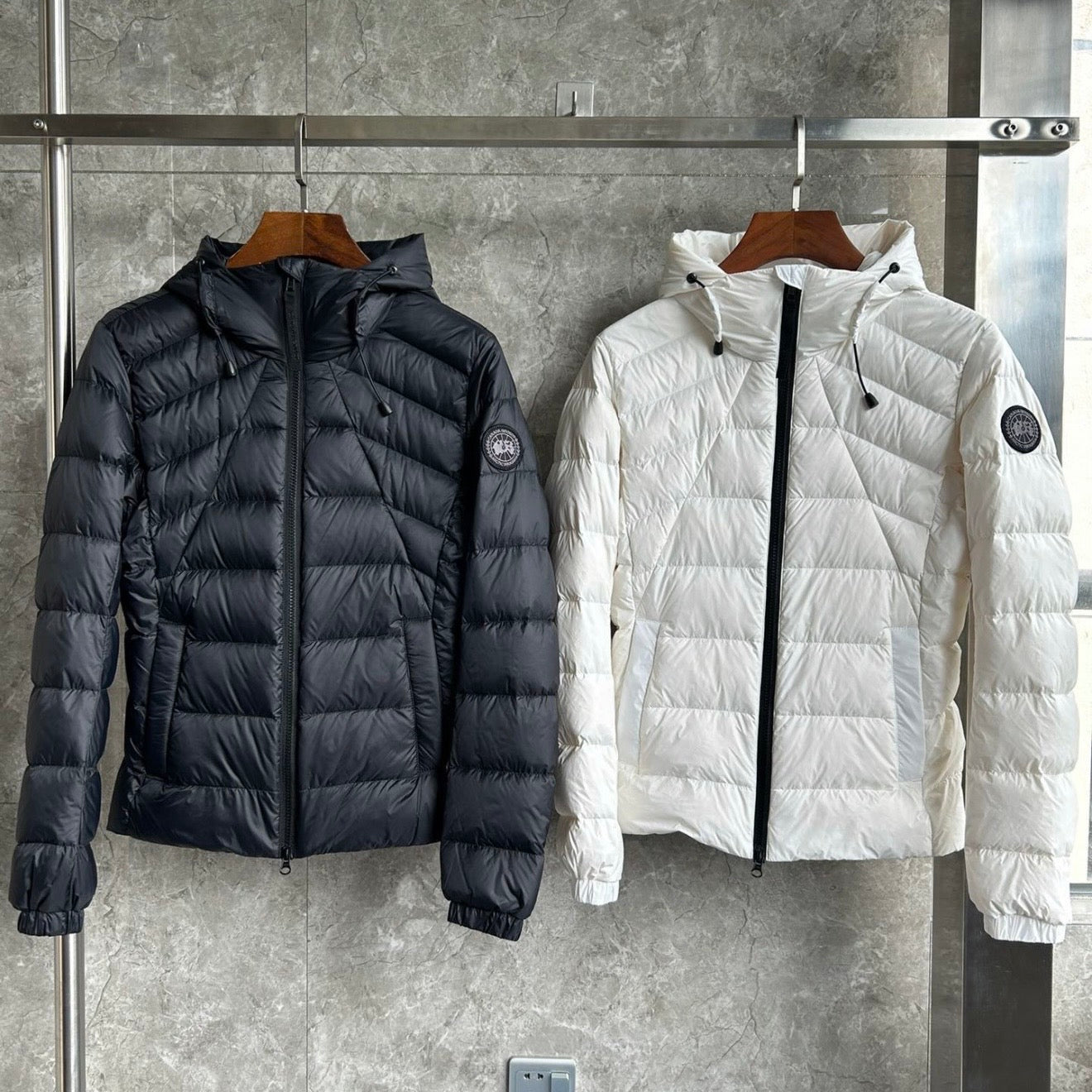 (PRE ORDER) CG BLACK BADGE ABBOT COAT - BLACK & WHITE