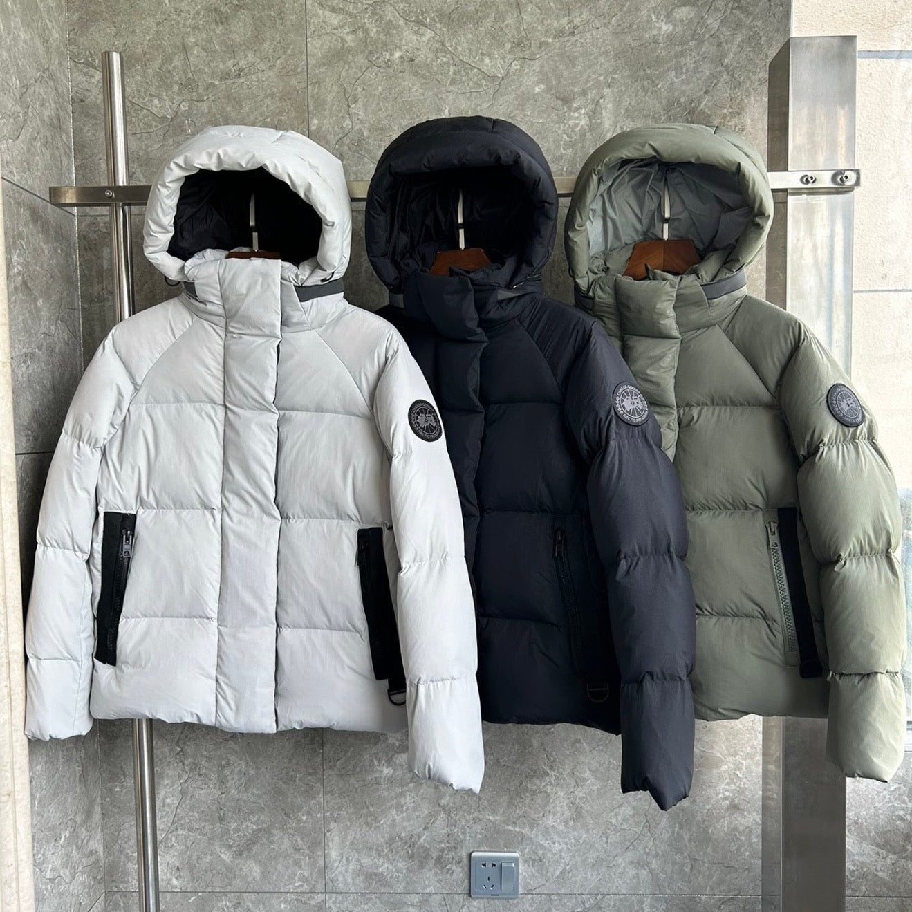 (PRE ORDER) CG BLACK BADGE JUNCTION PARKA - WHITE, BLACK & KHAKI