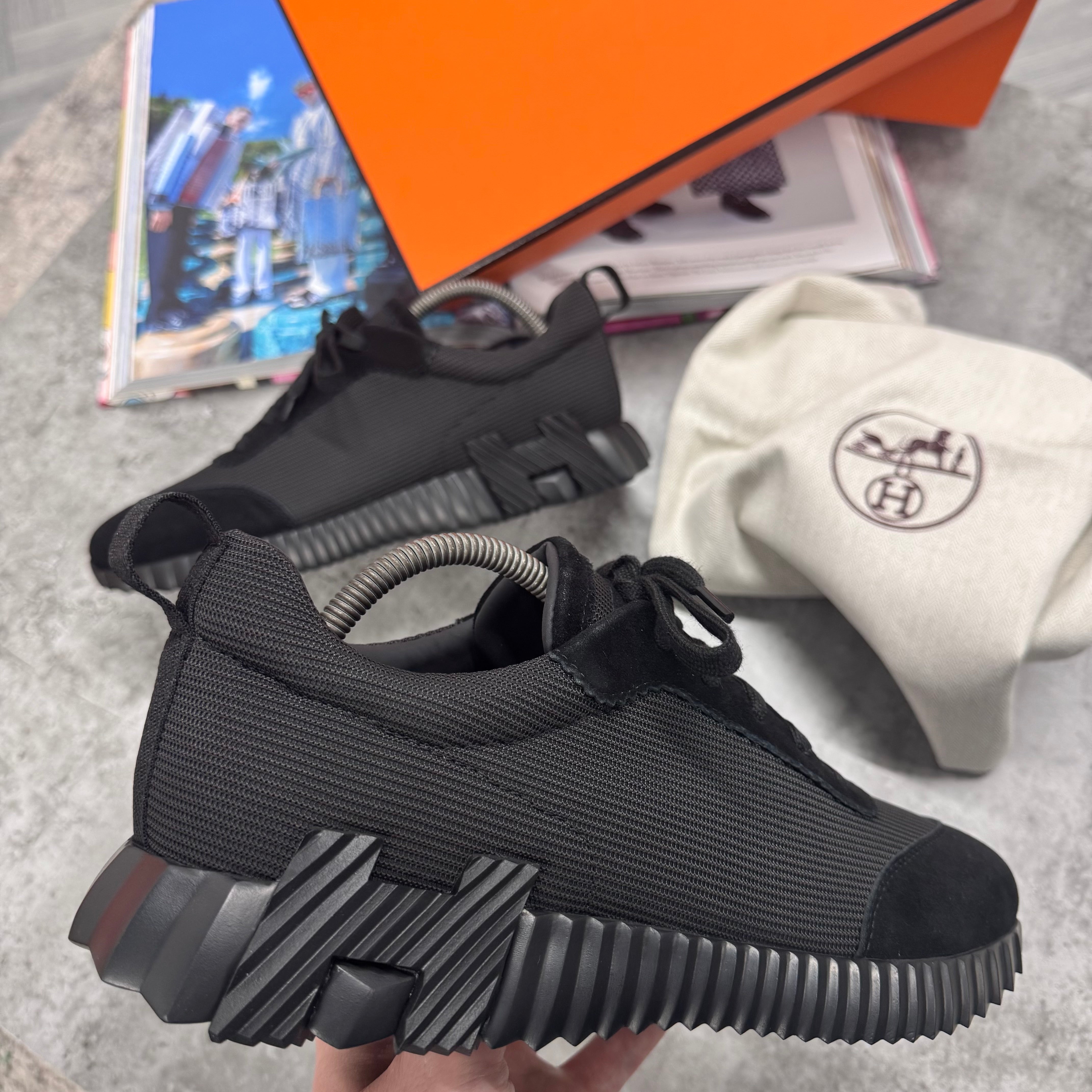 H BOUNCING TRAINER - BLACK