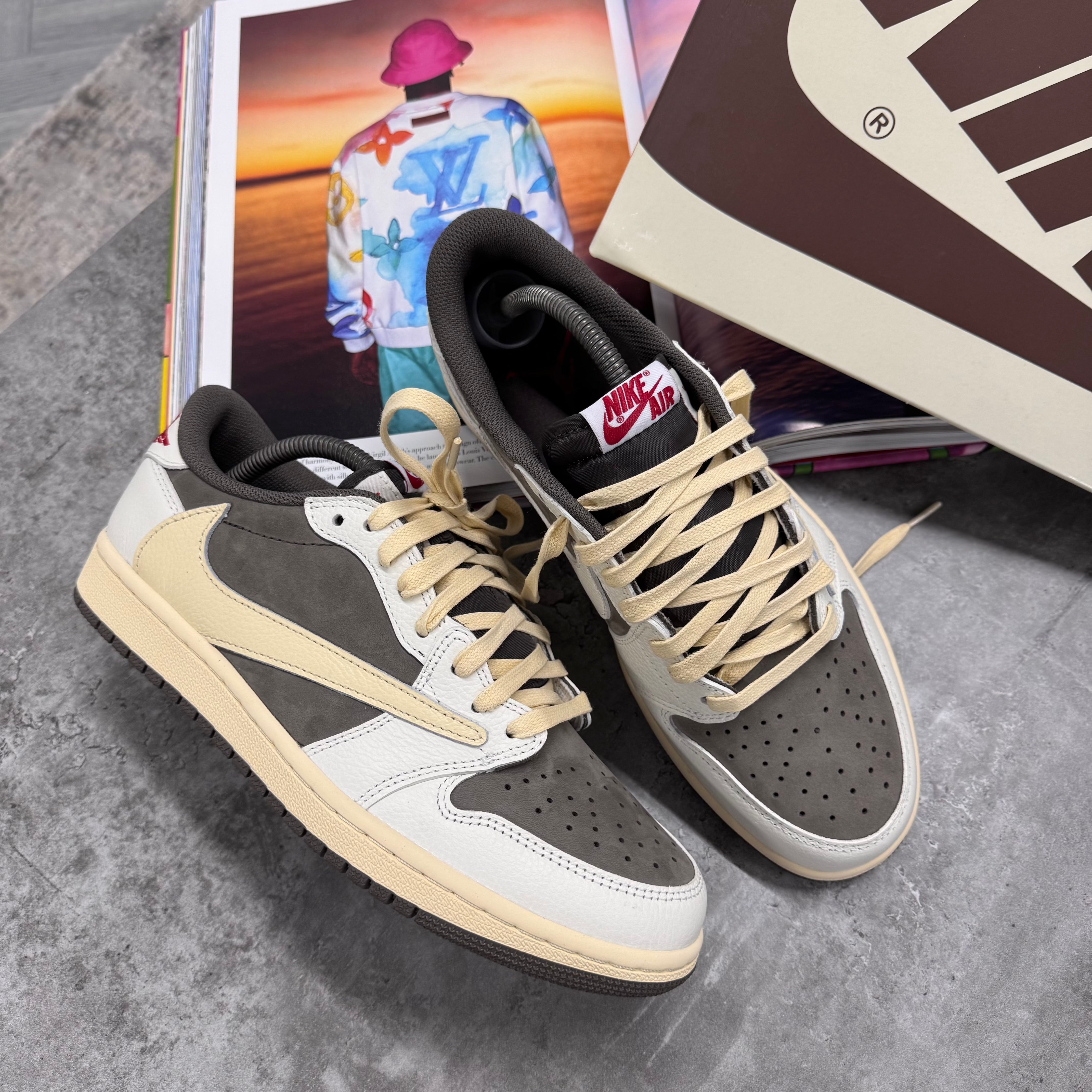 (PRE ORDER) NI X TS JORDAN 1 - REVERSE MOCHA