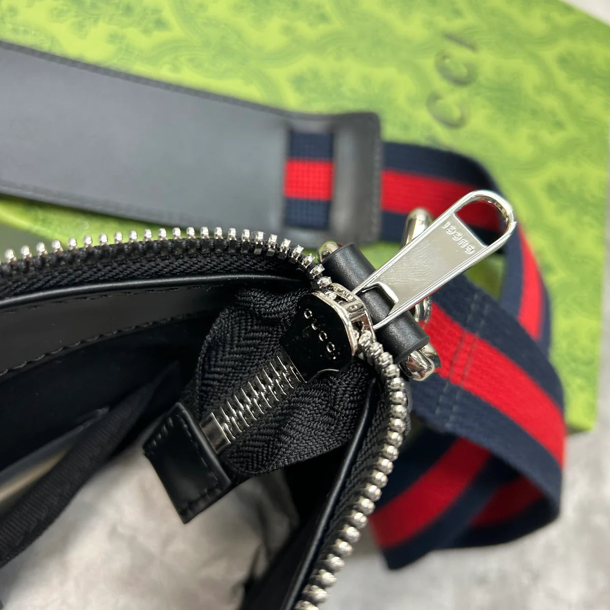 (PRE ORDER) GCI MESSENGER BAG - BLACK