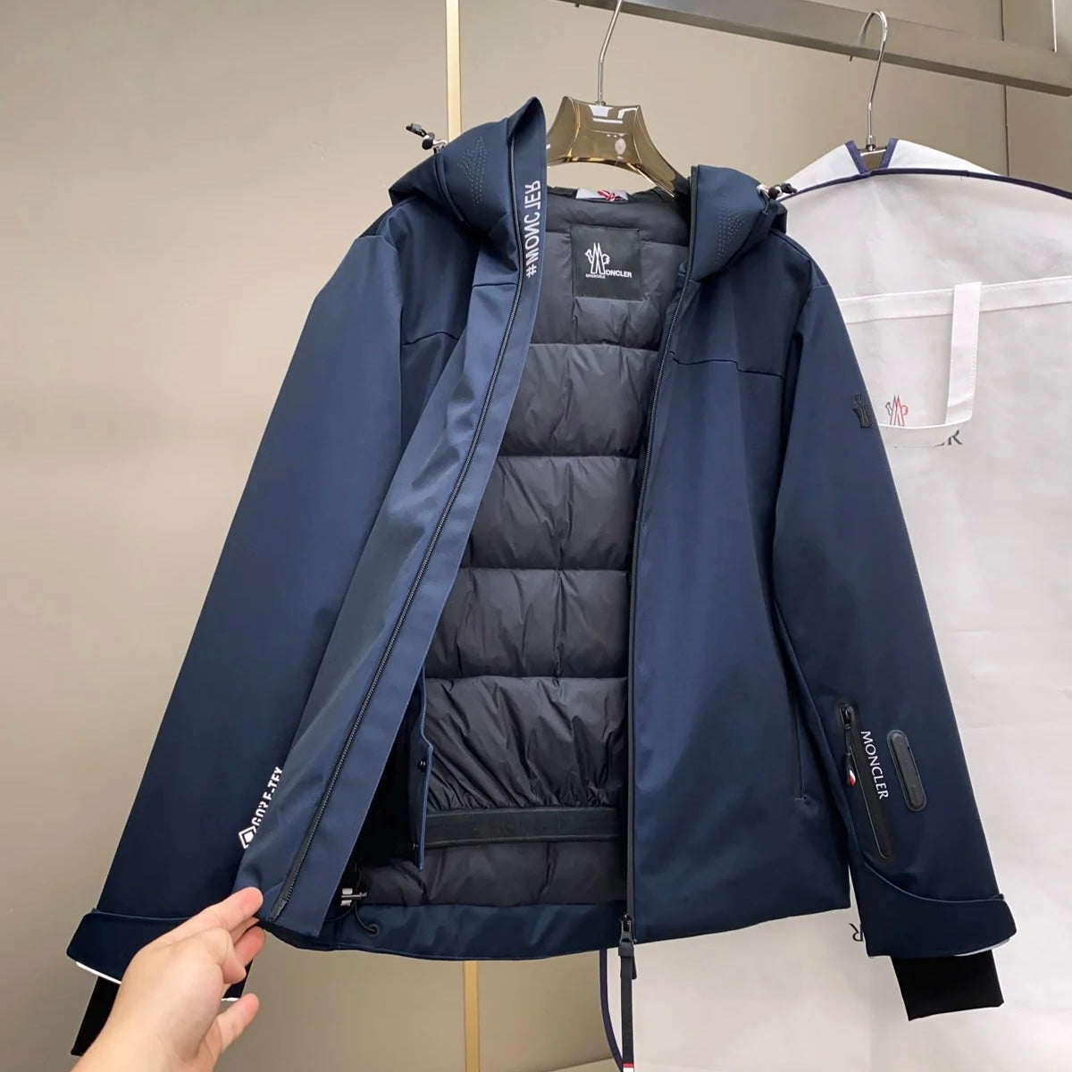 (PRE ORDER) MNCLR HOODED LIGHTWEIGHT ZIP COAT - NAVY