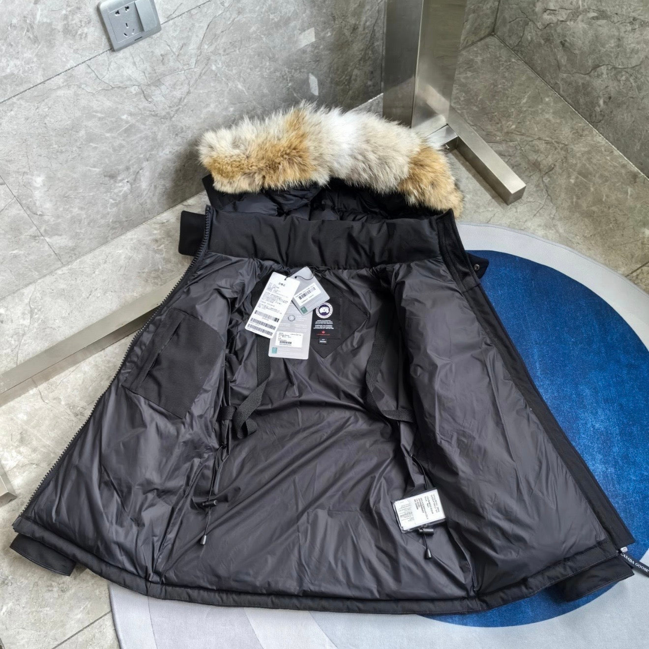 (PRE ORDER) CG CHELSEA PARKER COAT - BLACK