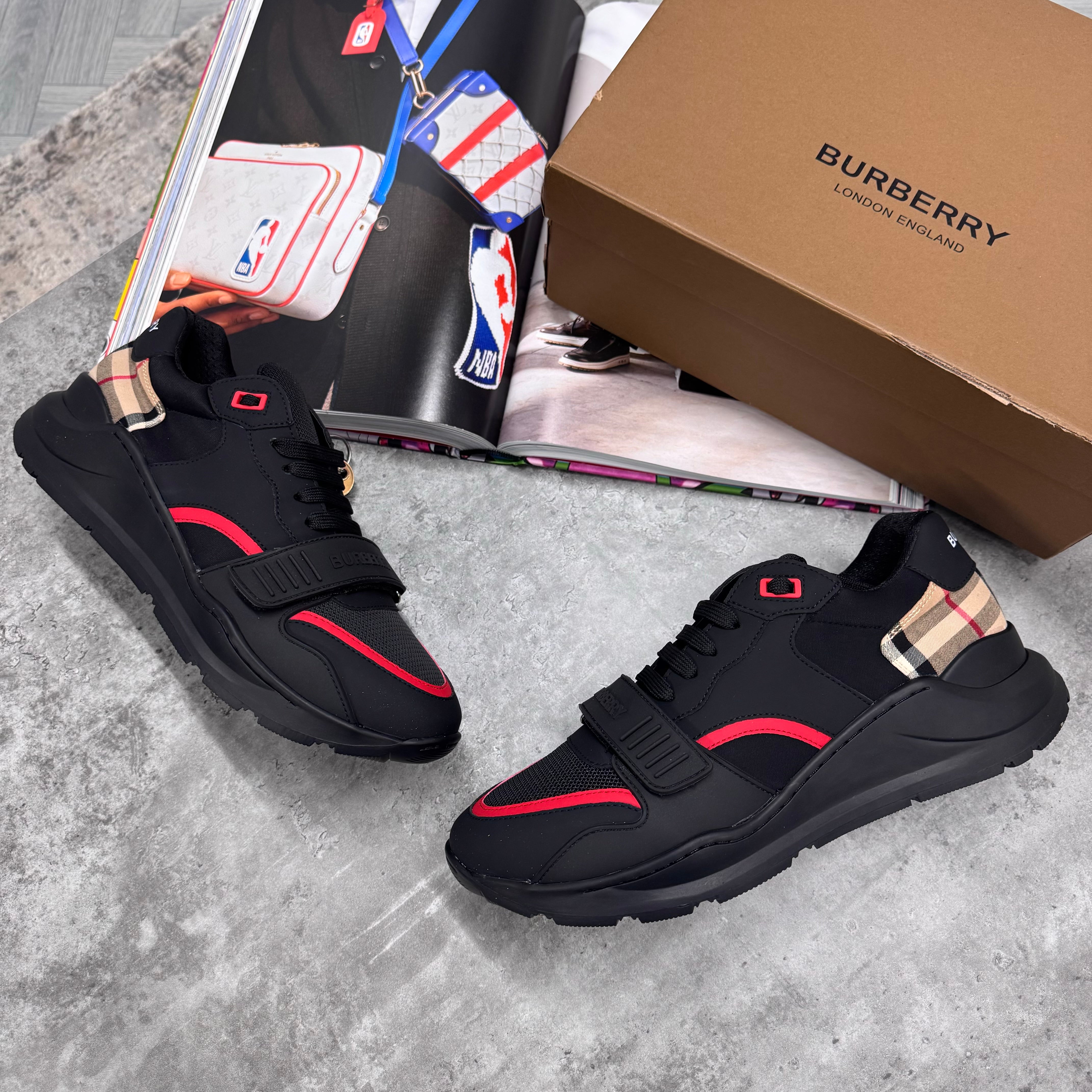 BURB RUNNER TRAINER - BLACK