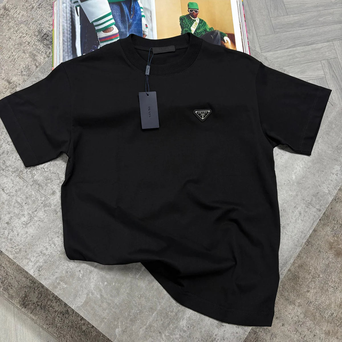 PDA SILVER BADGE T SHIRT - BLACK
