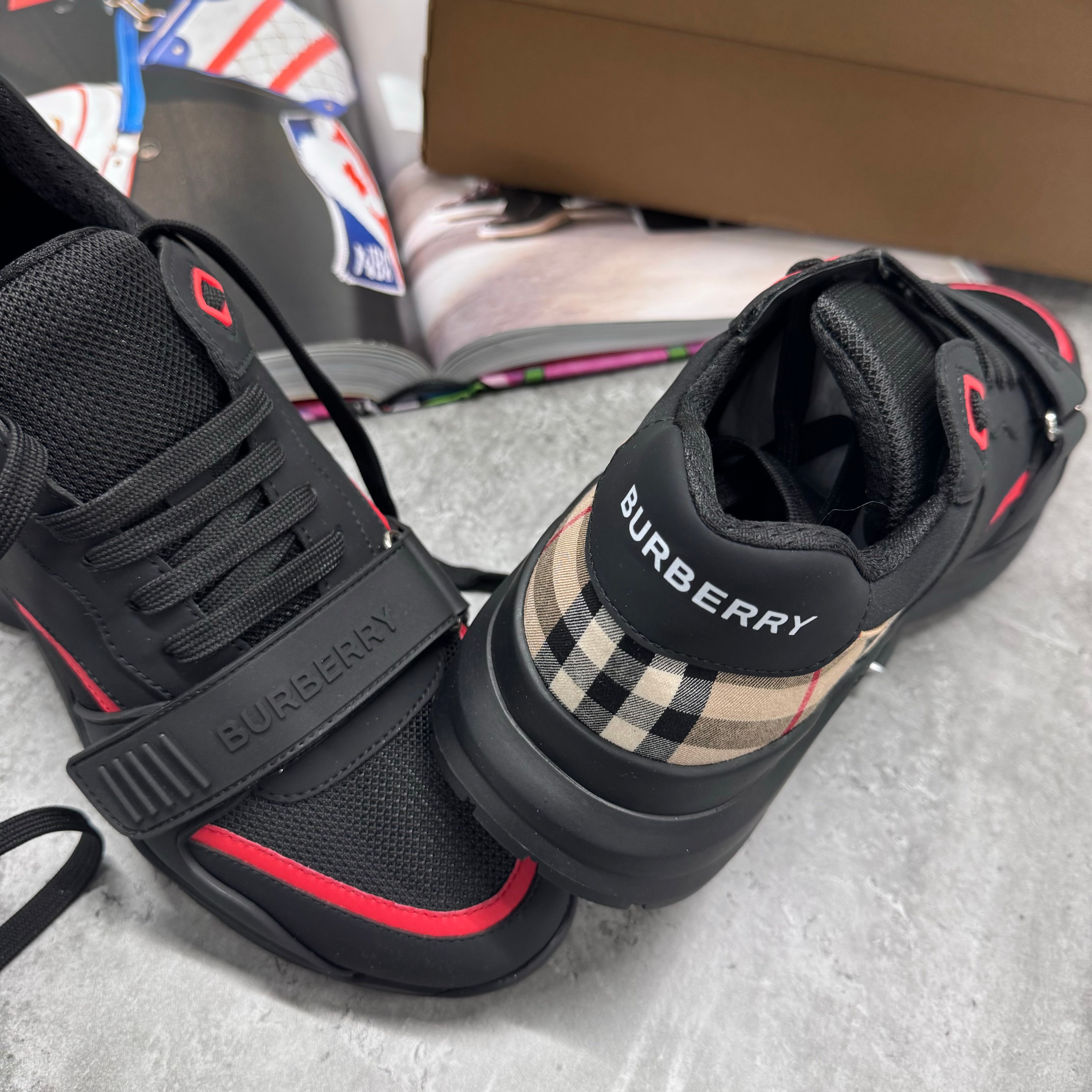BURB RUNNER TRAINER - BLACK