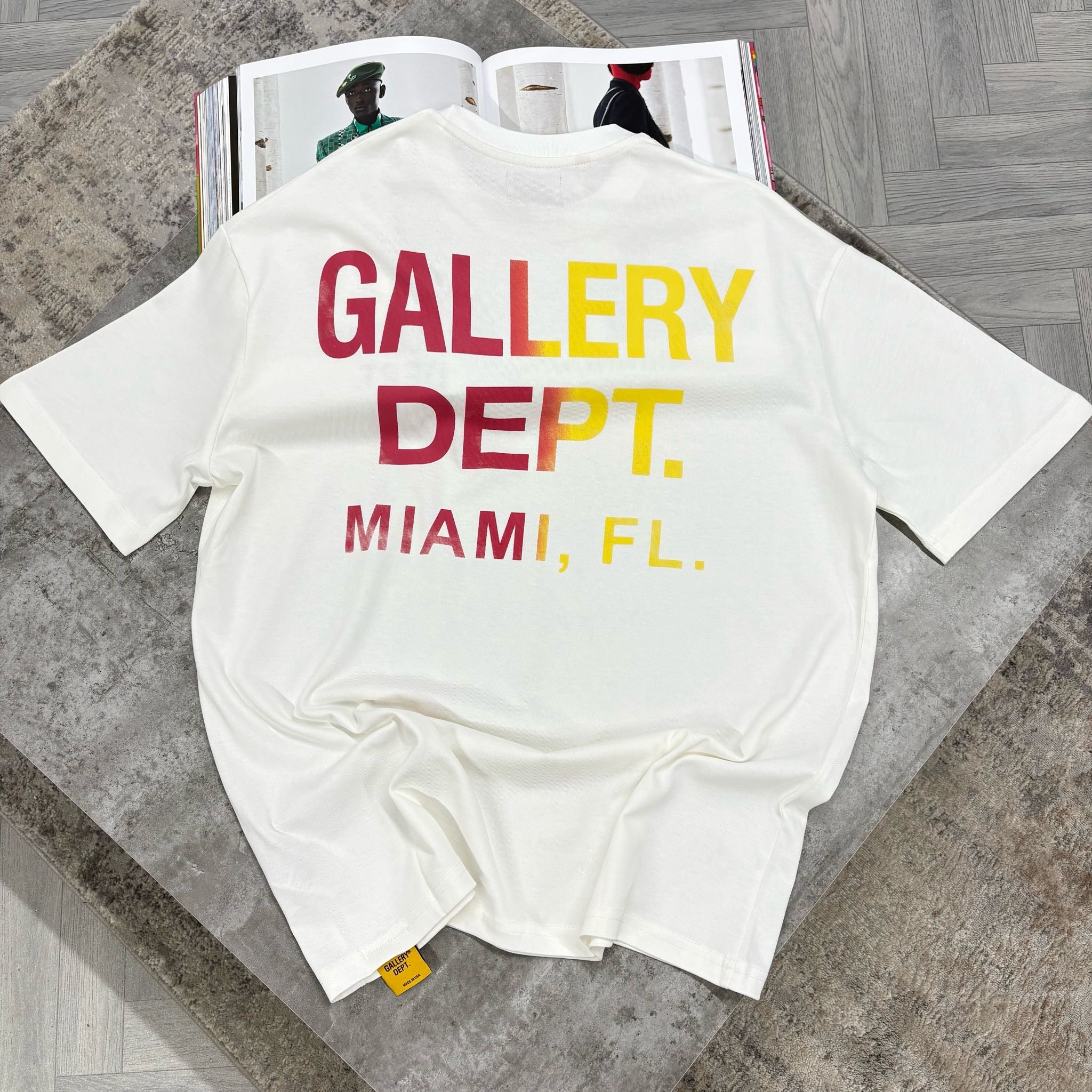 GALLERY D T SHIRT - WHITE