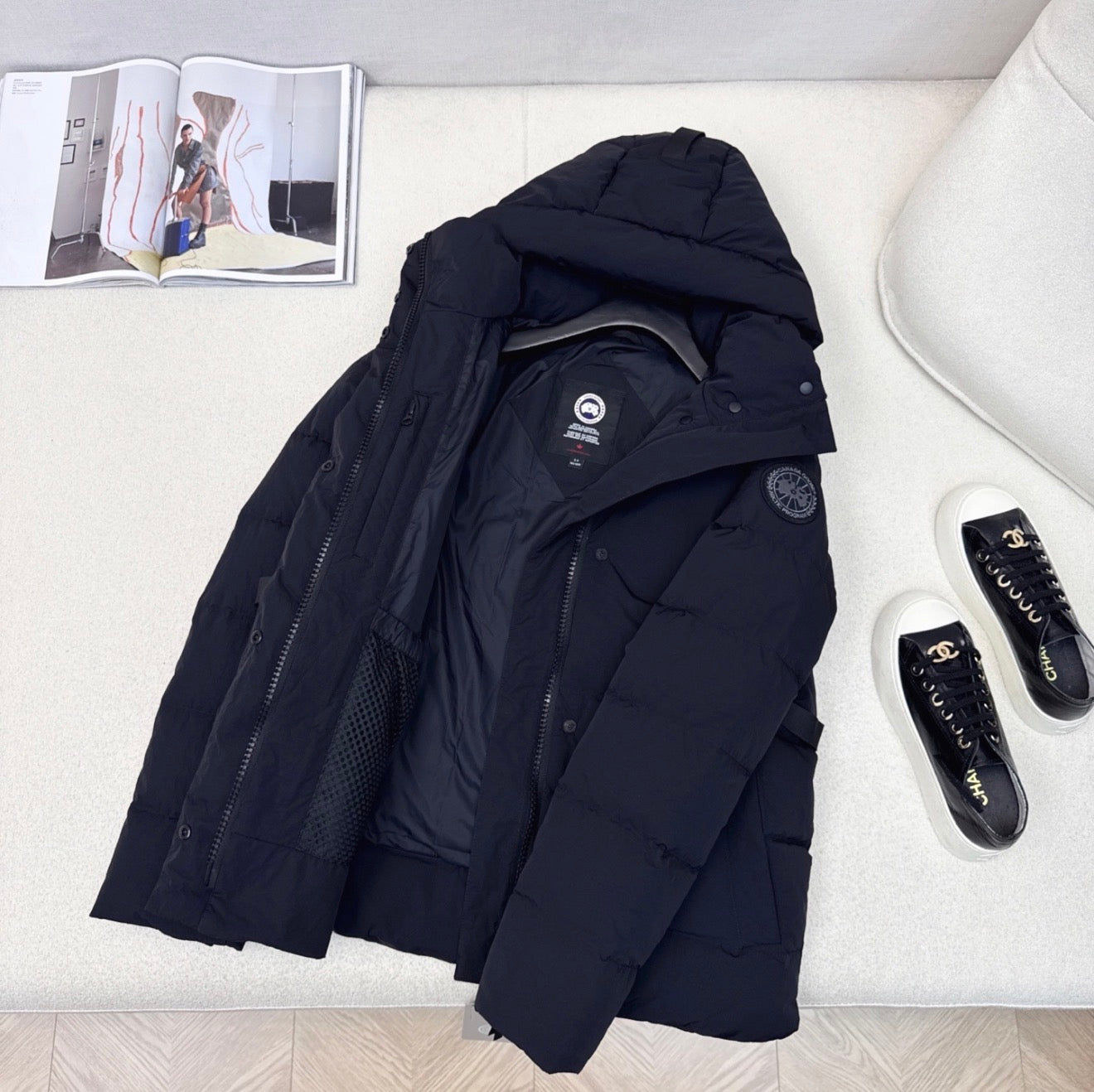 (PRE ORDER) CG BLACK BADGE PUFFER COAT - WHITE & BLACK