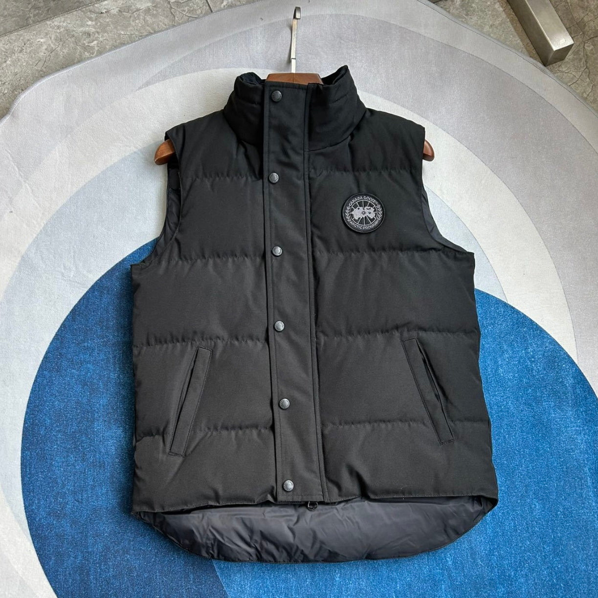 (PRE ORDER) CG GARSON BLACK BADGE GILET - BLACK