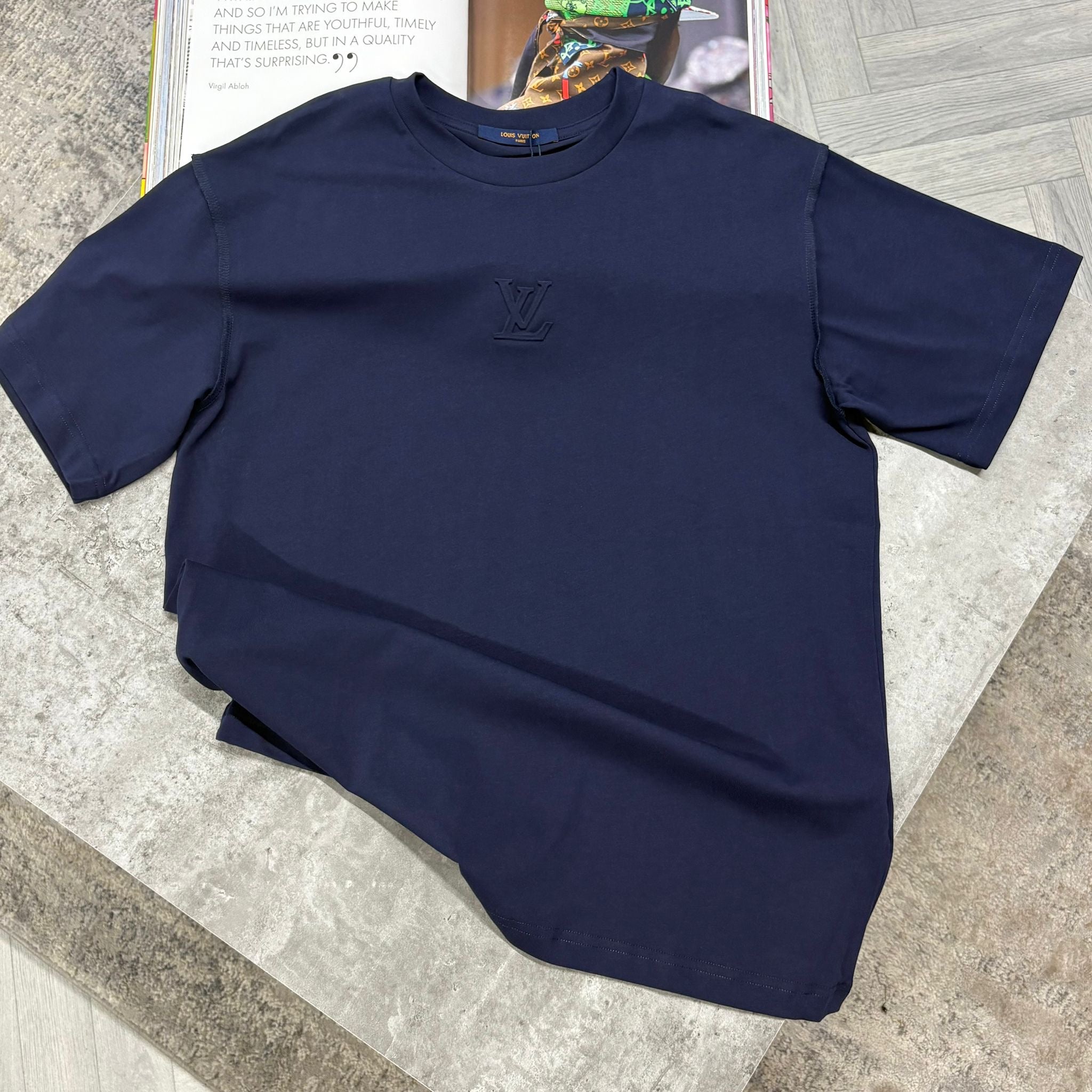 LVE CENTRE LOGO T SHIRT - NAVY
