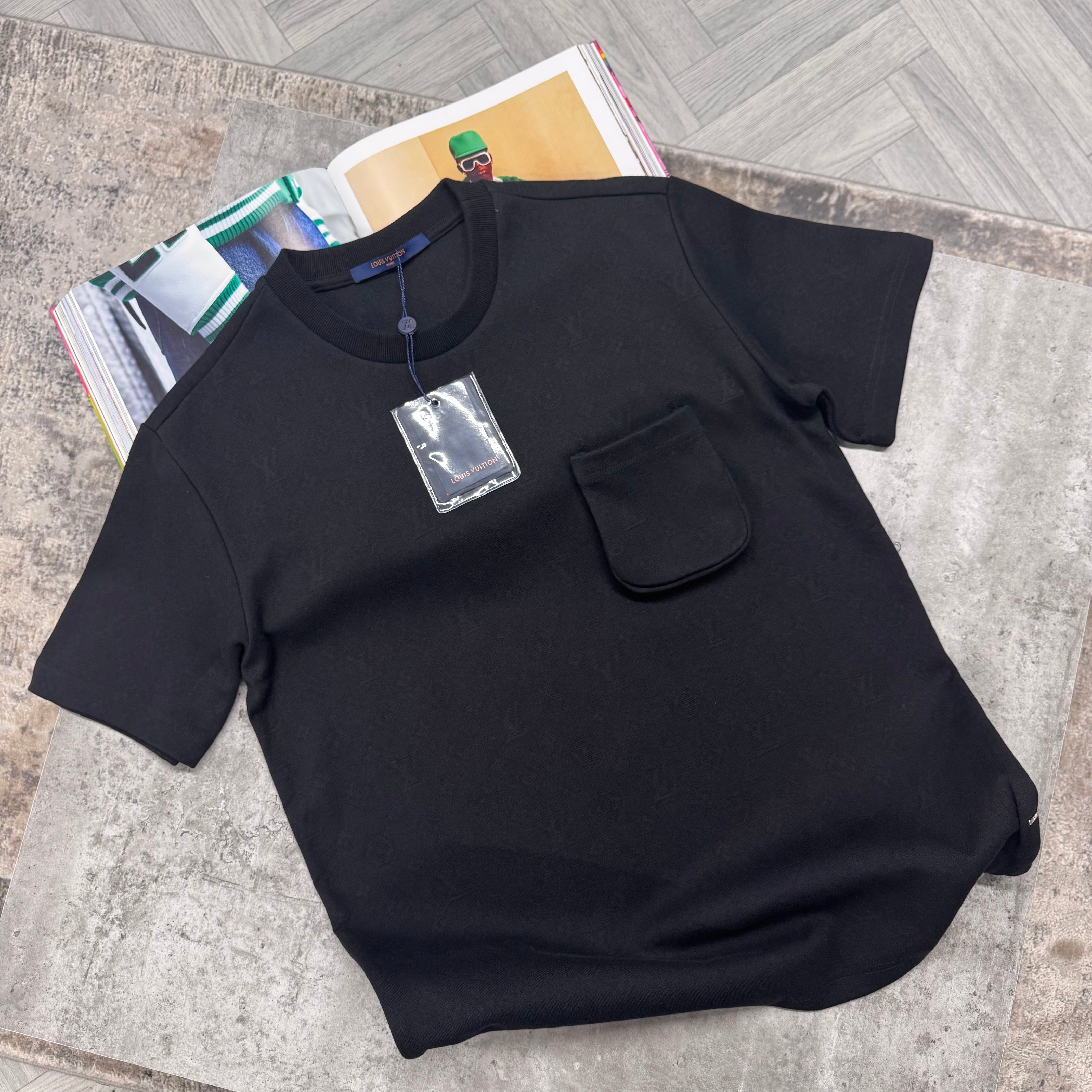 LVE MONOGRAM POCKET SHIRT - BLACK