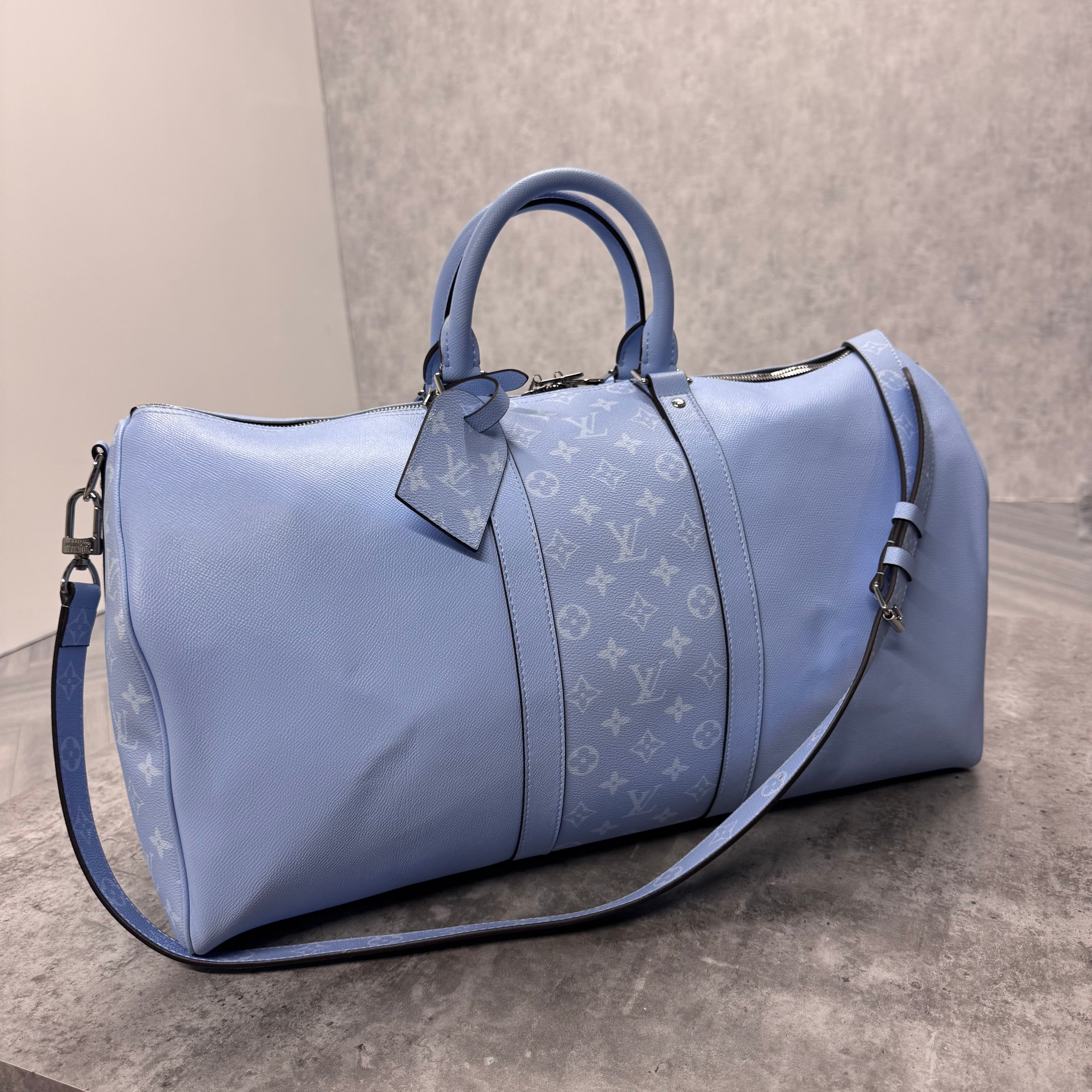 (PRE ORDER) LVE DUFFEL BAG (50) - SKY BLUE