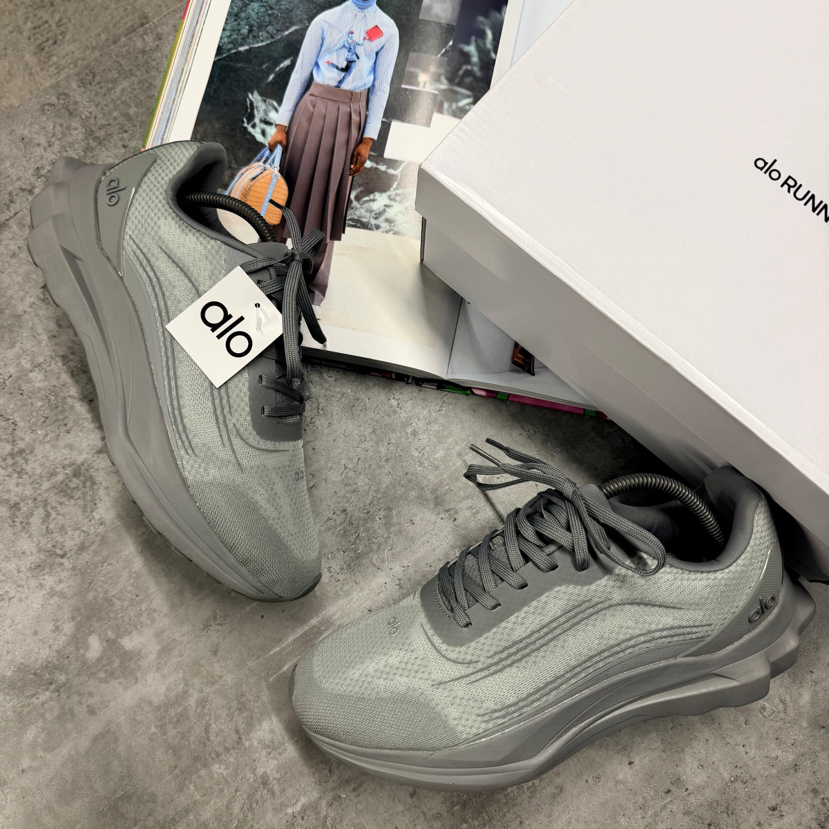 (PRE ORDER) ALO RUNNER - GREY