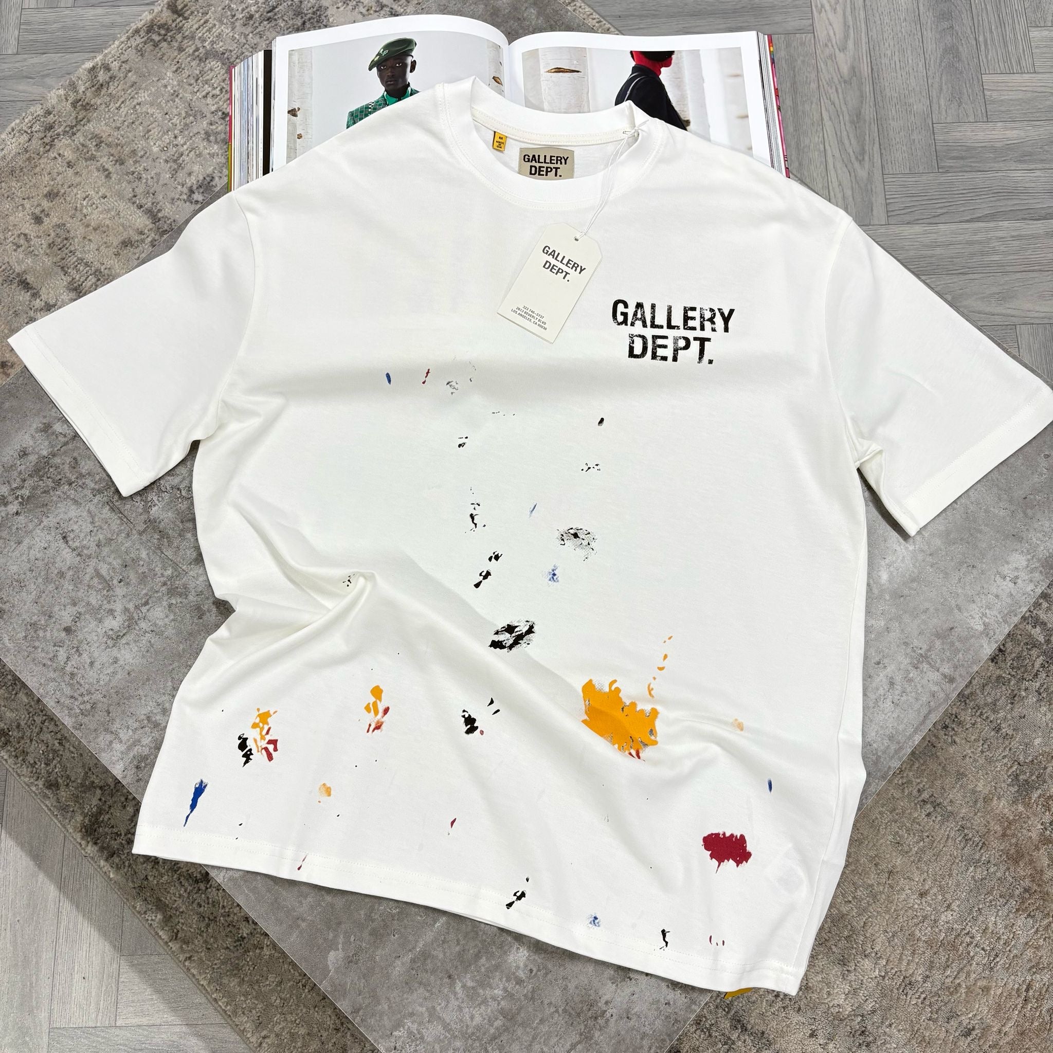 GALLERY D T SHIRT - WHITE