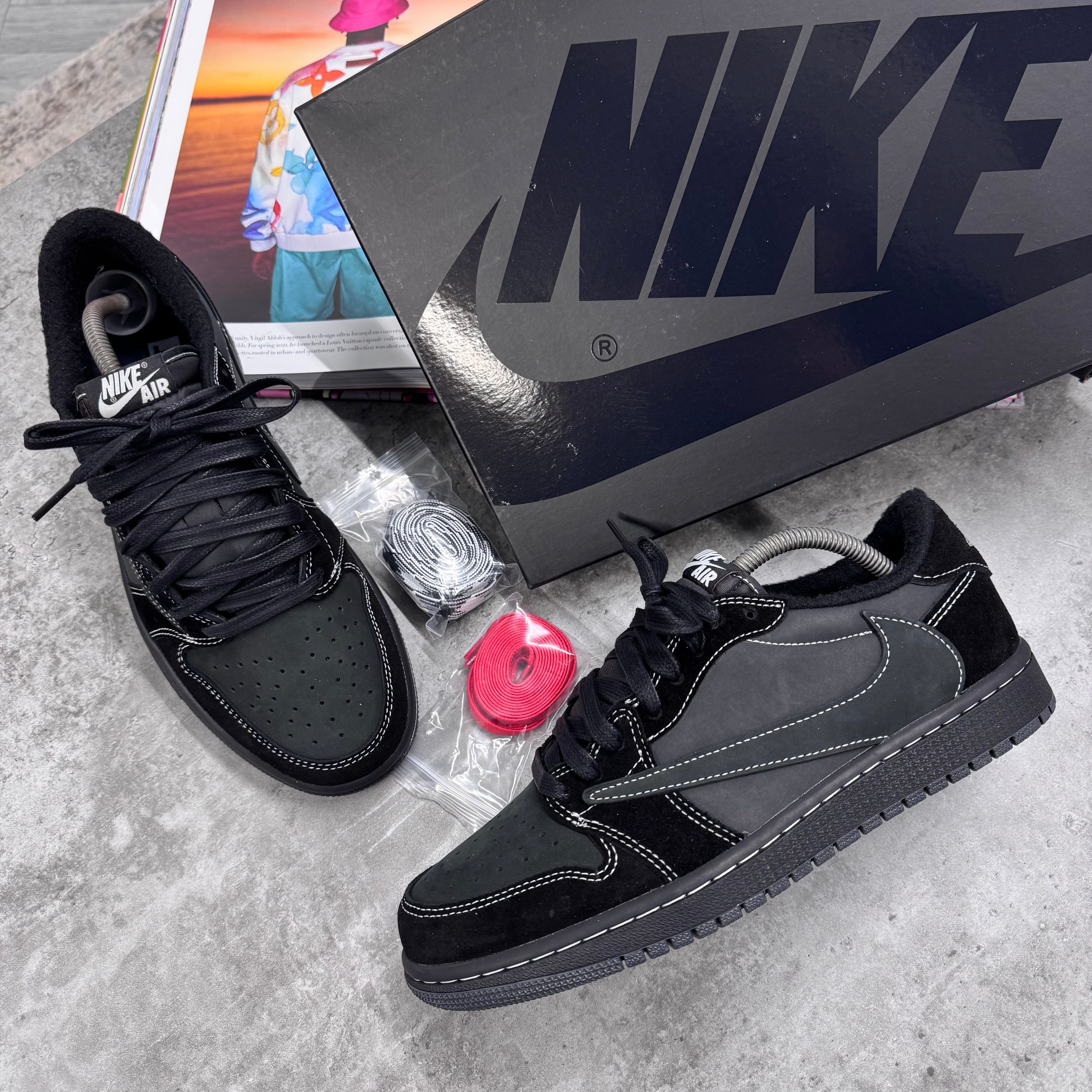 (PRE ORDER) NIKE X TRAVIS SCOTT JORDAN 1 - PHANTOM BLACK