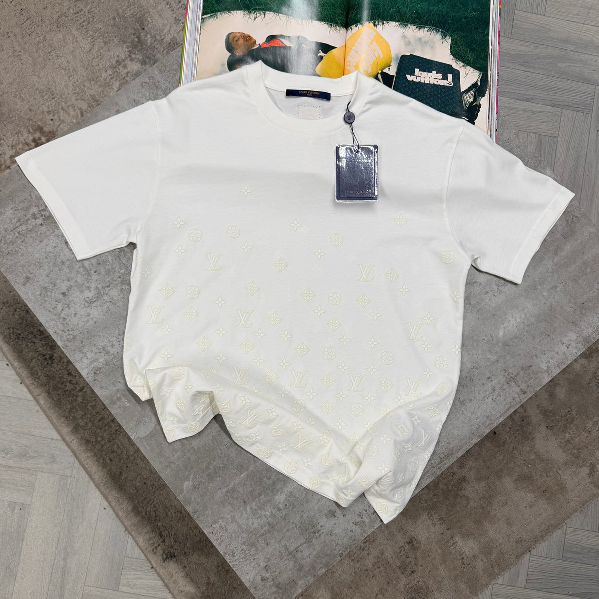 LVE GRADIENT T SHIRT - WHITE