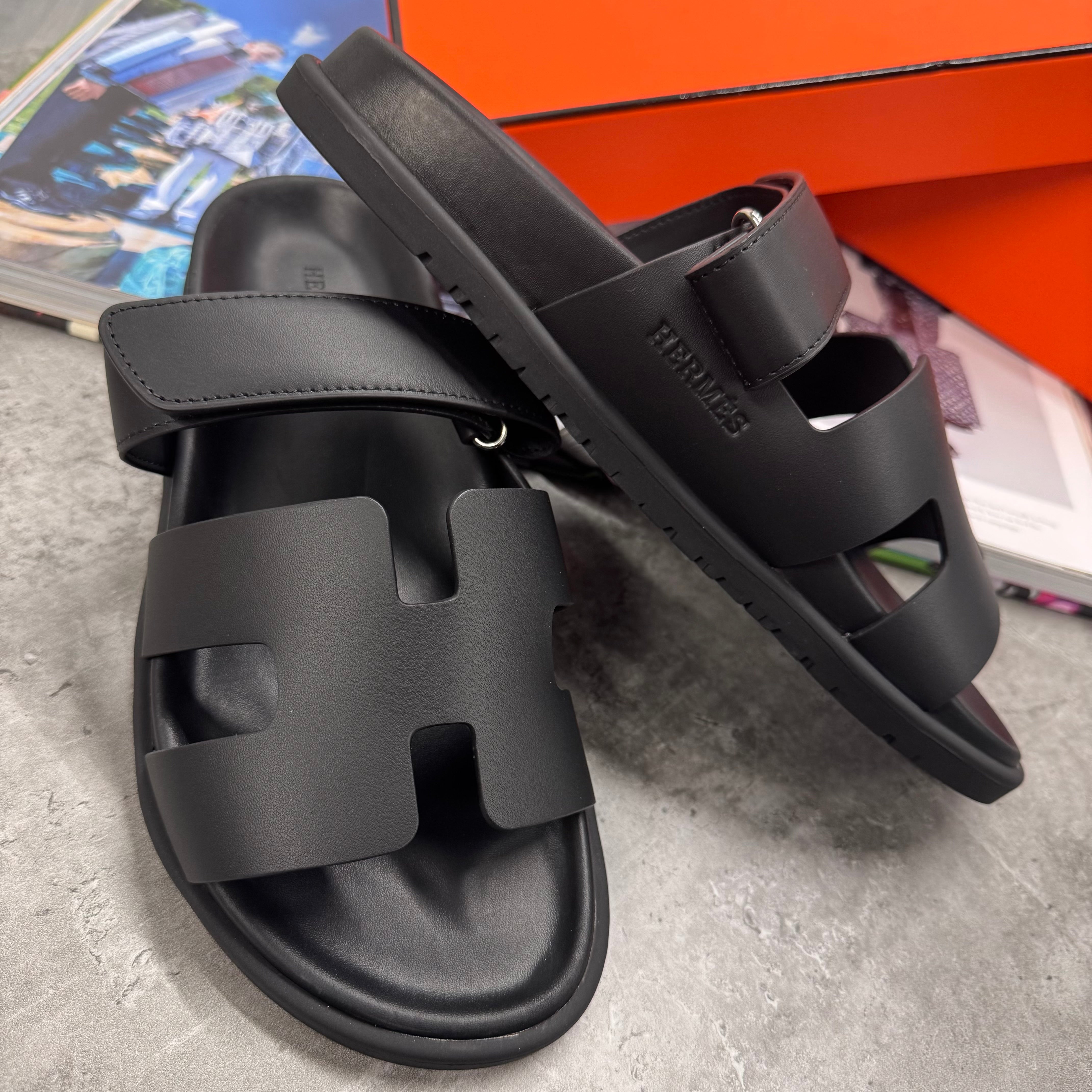 (PRE ORDER) HMES STRAP SLIDES - BLACK