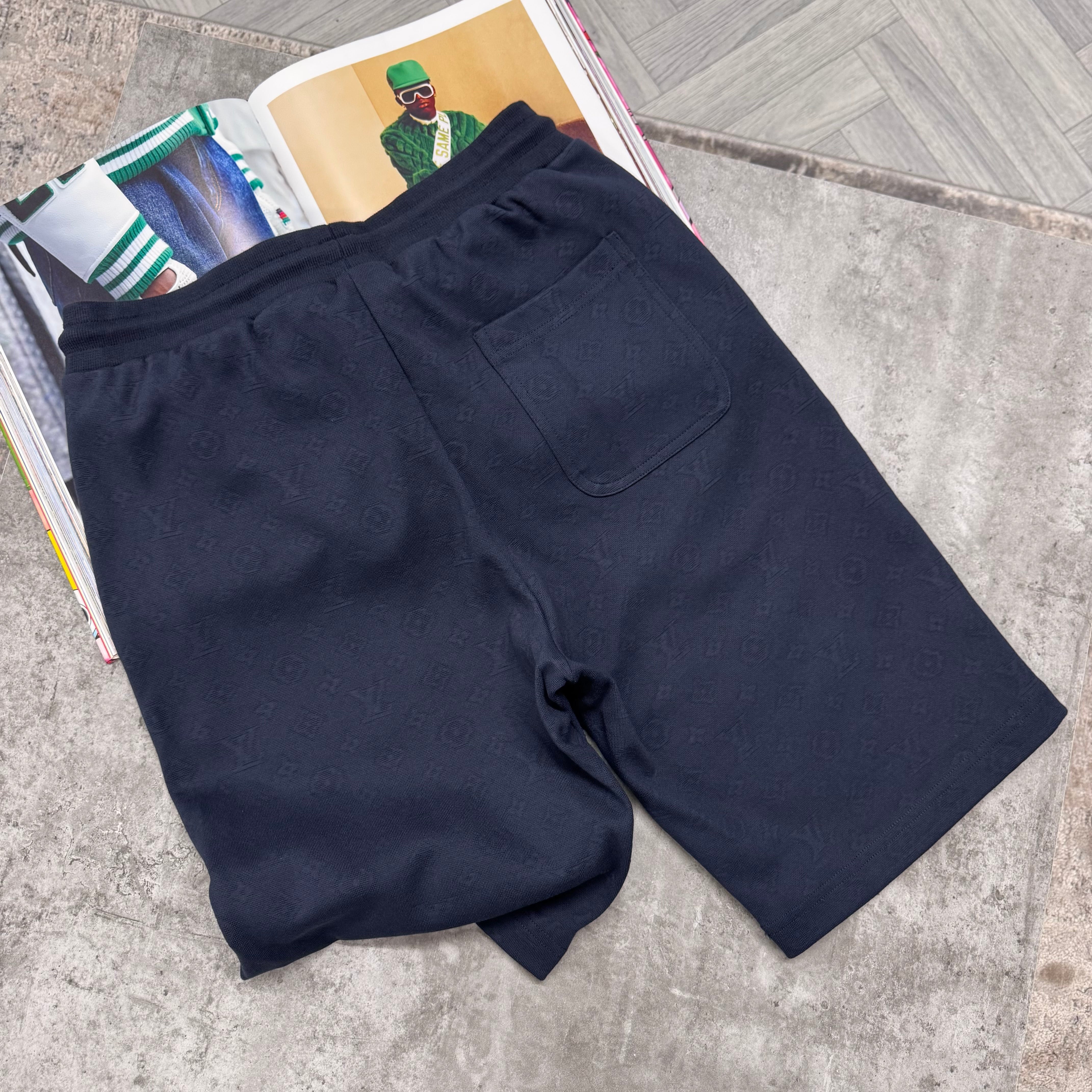 LVE MONOGRAM POCKET SHORTS - NAVY