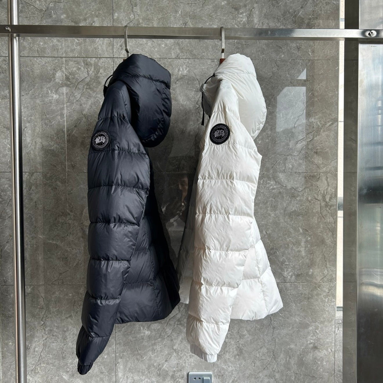 (PRE ORDER) CG BLACK BADGE ABBOT COAT - BLACK & WHITE