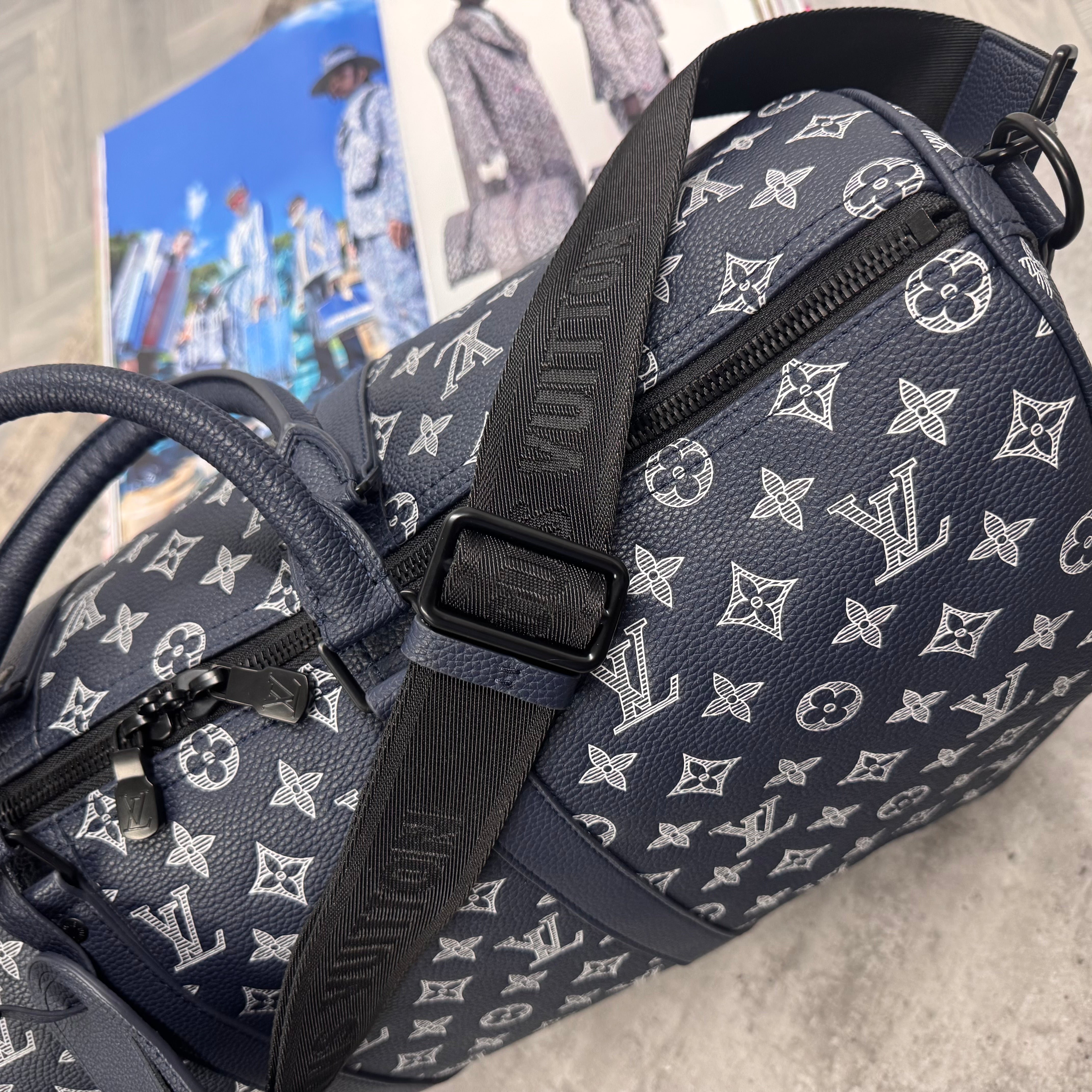 LVE DUFFEL BAG (50) - NAVY / WHITE