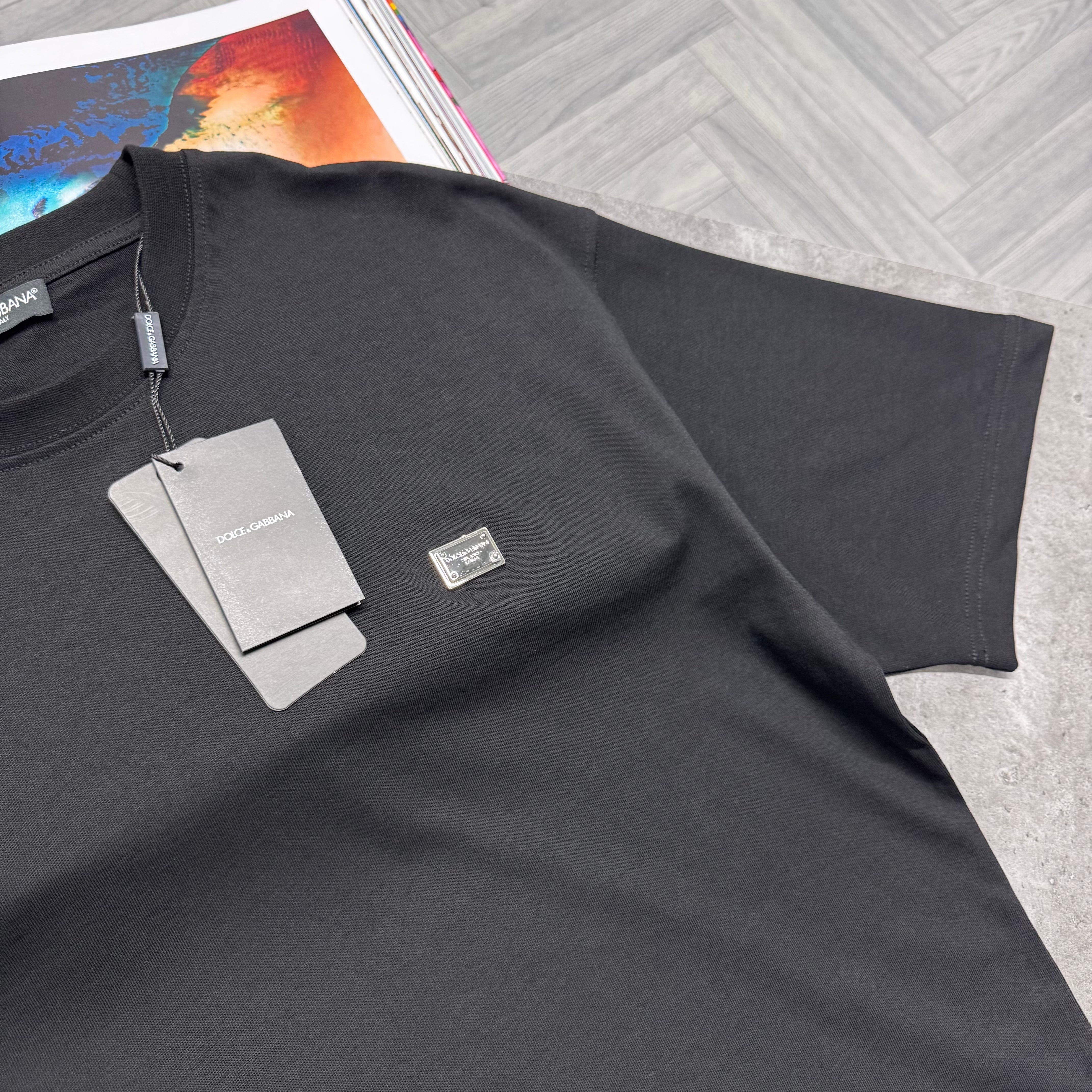 D&G SILVER BADGE T SHIRT - BLACK