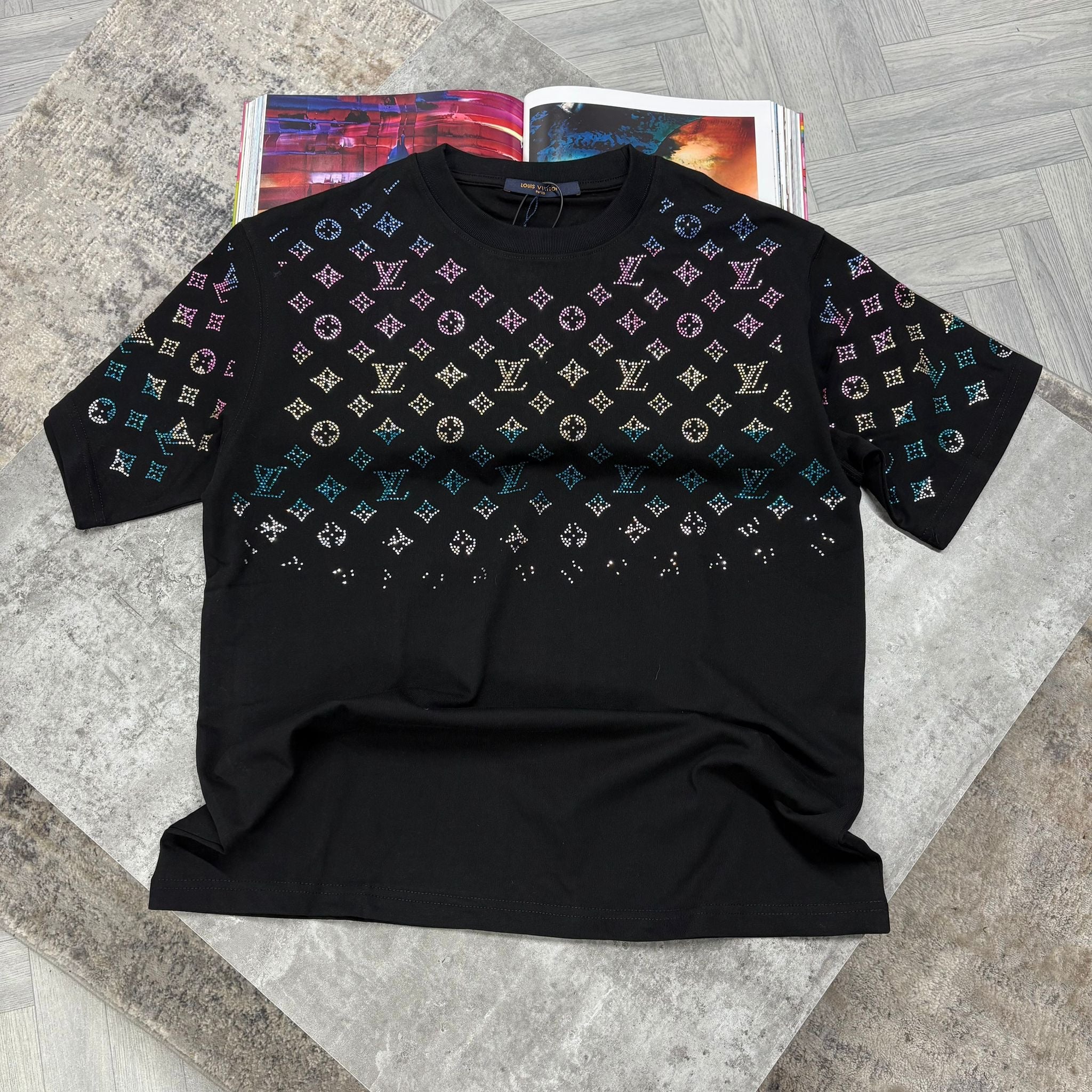 LVE MONOGRAM T SHIRT - BLACK / MULTI