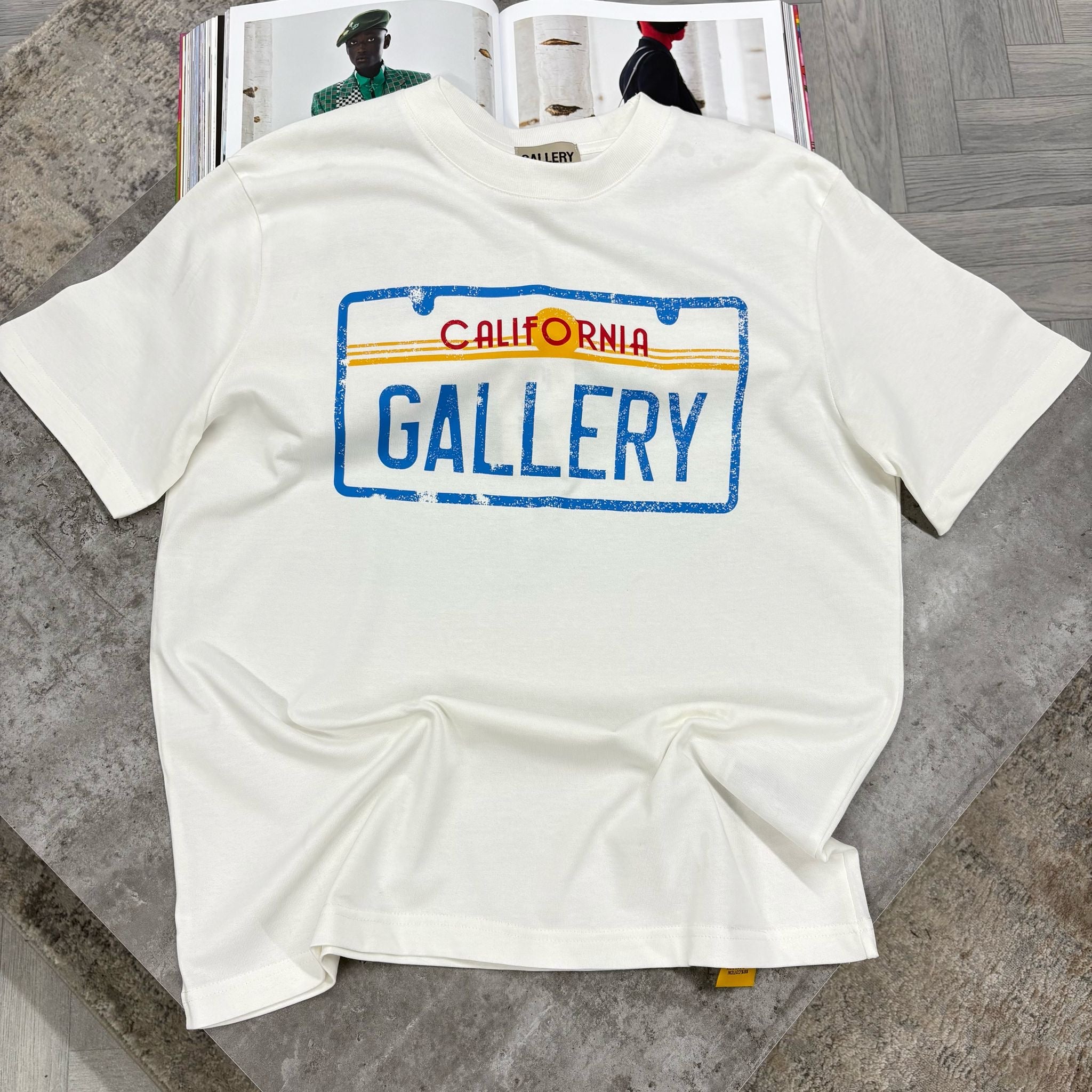 GALLERY D T SHIRT - WHITE