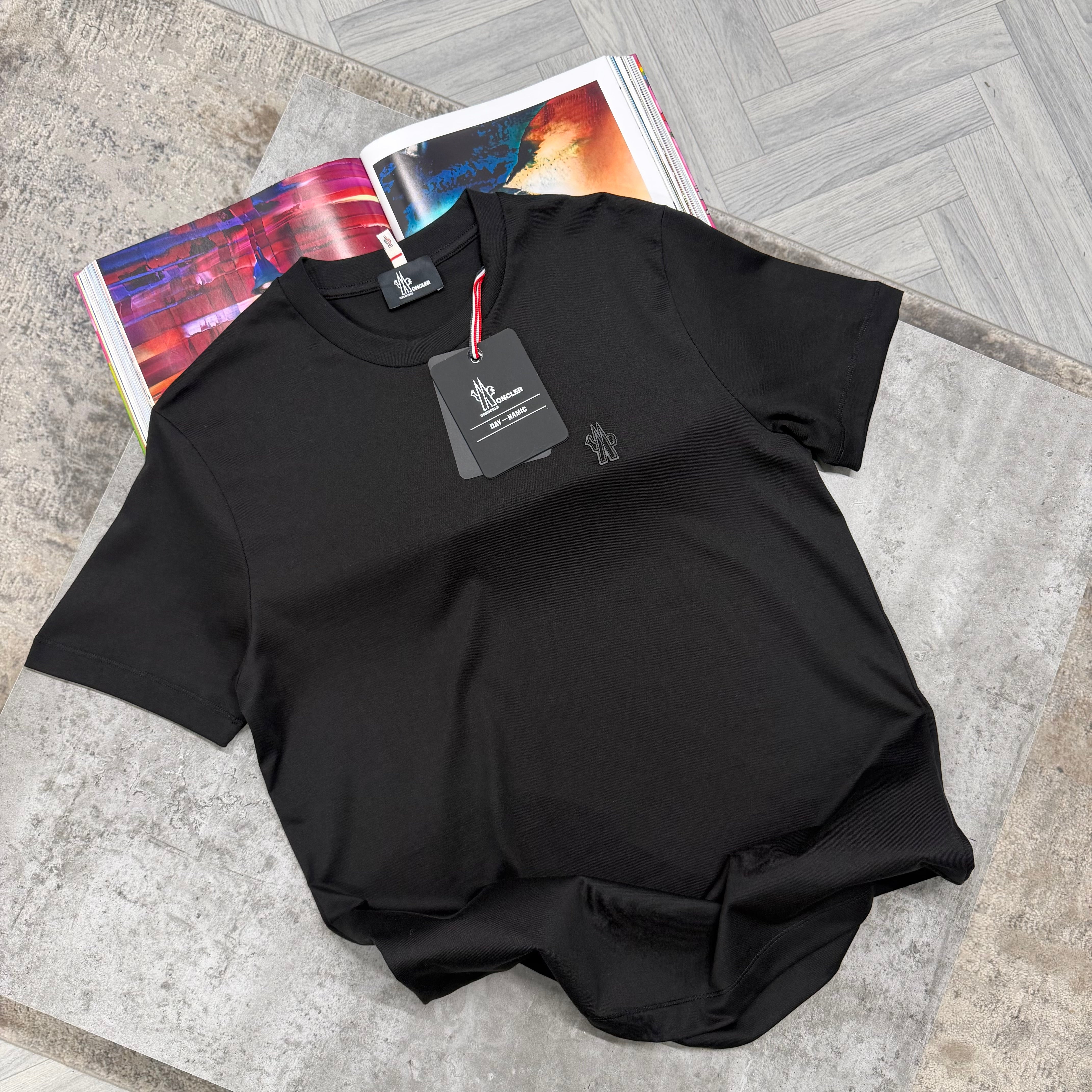MNCLR GRENOBLE BADGE T SHIRT - BLACK