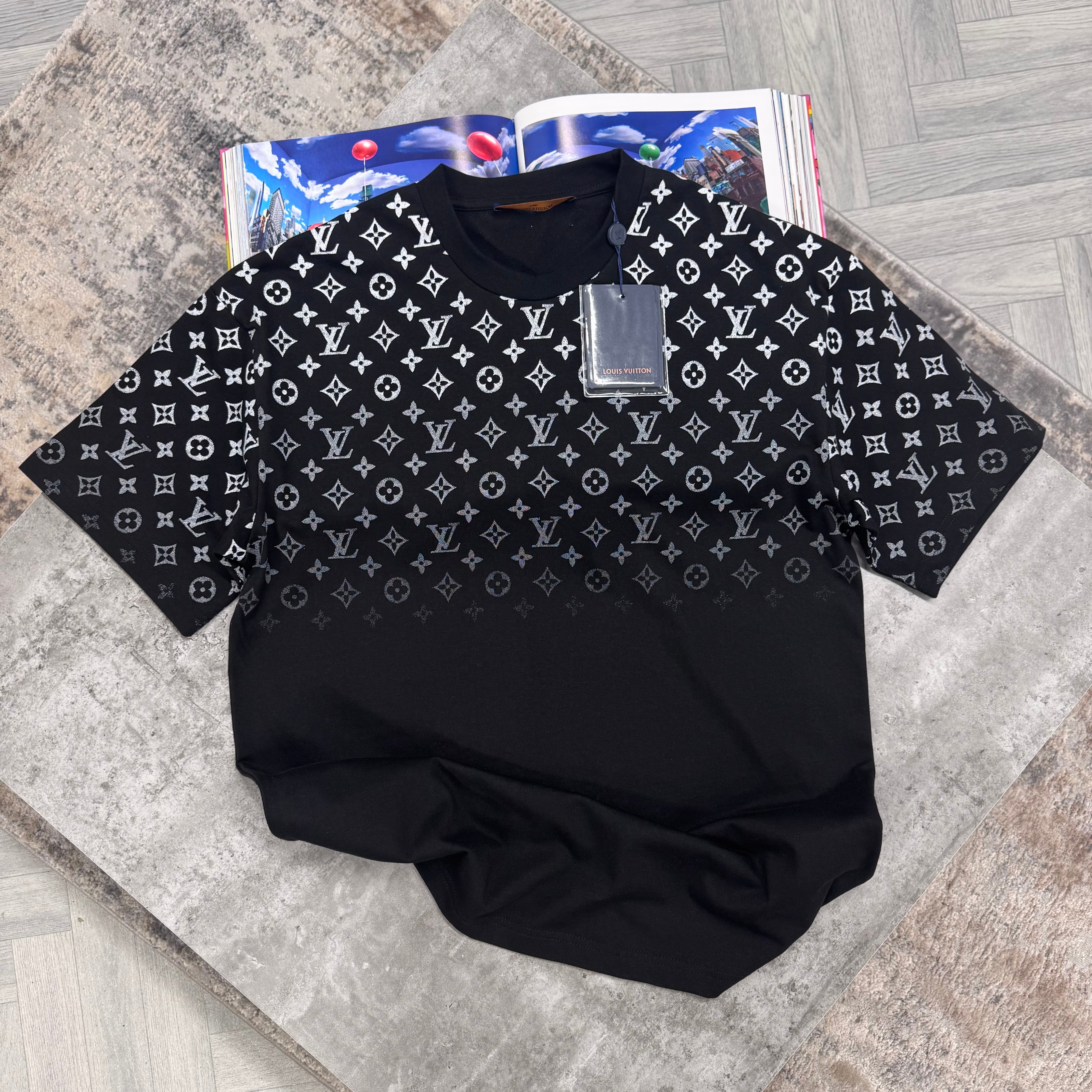 LVE MONOGRAM T SHIRT - BLACK
