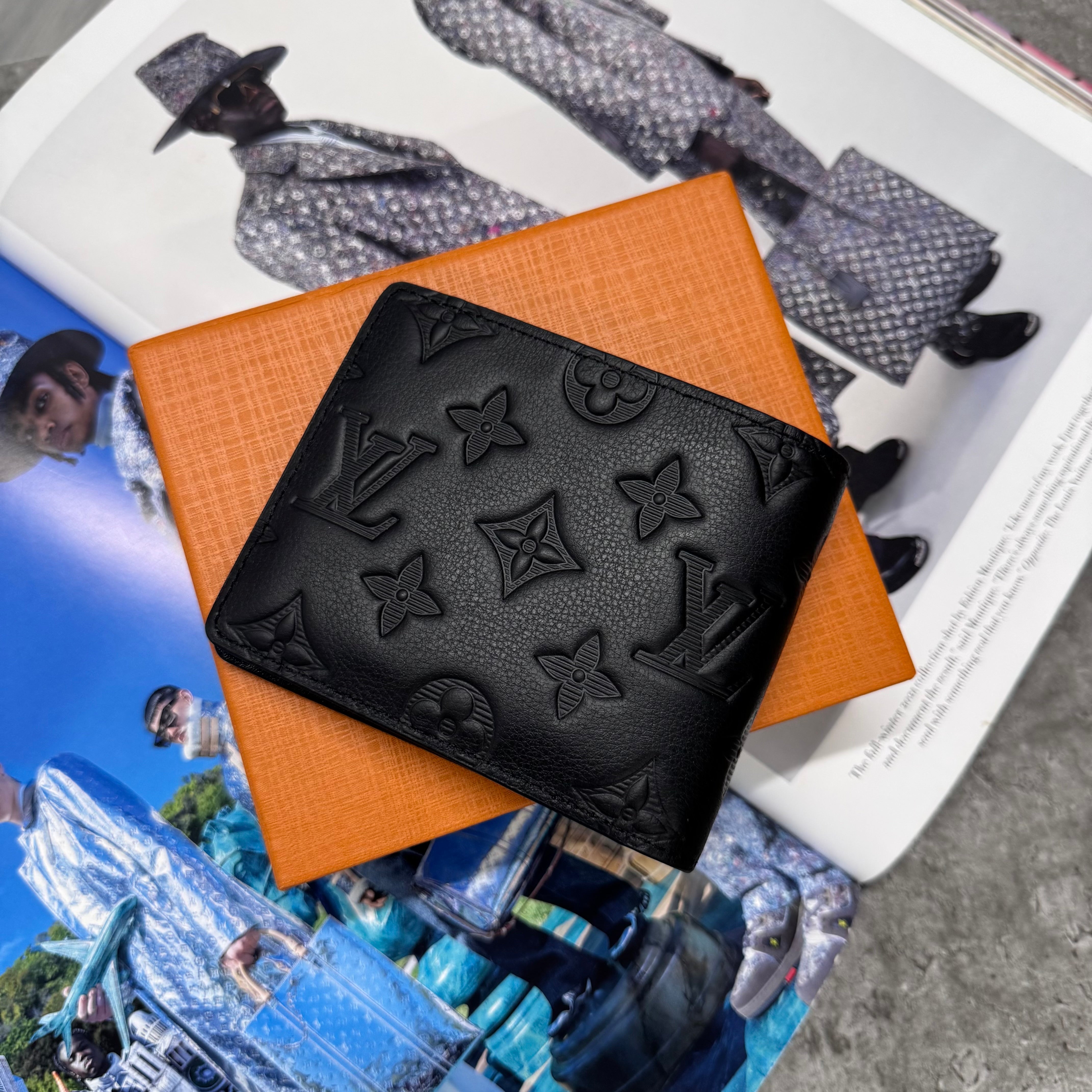 (PRE ORDER) LVE MONOGRAM WALLET - BLACK