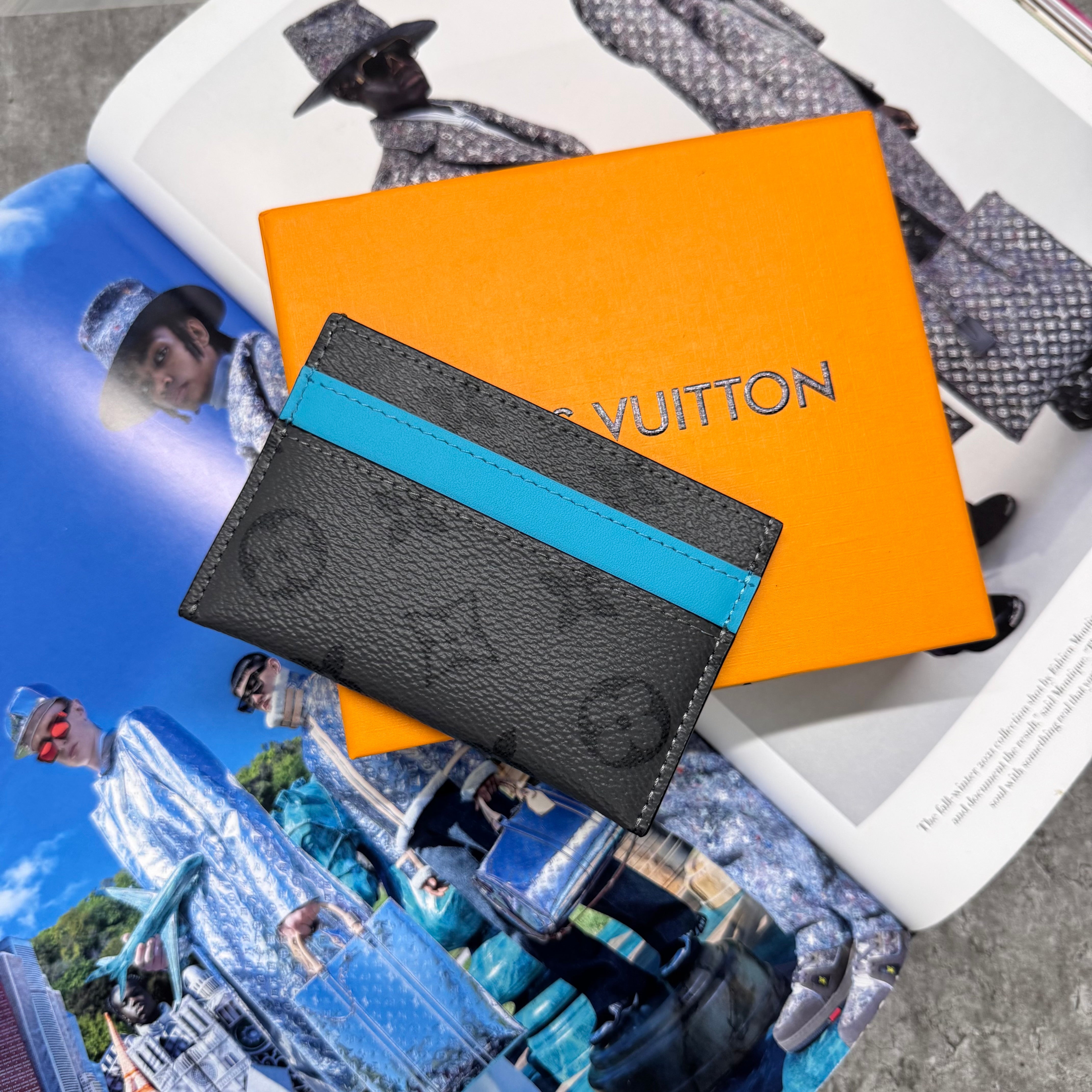 (PRE ORDER) LVE MONOGRAM CARDHOLDER - GREY / AQUA