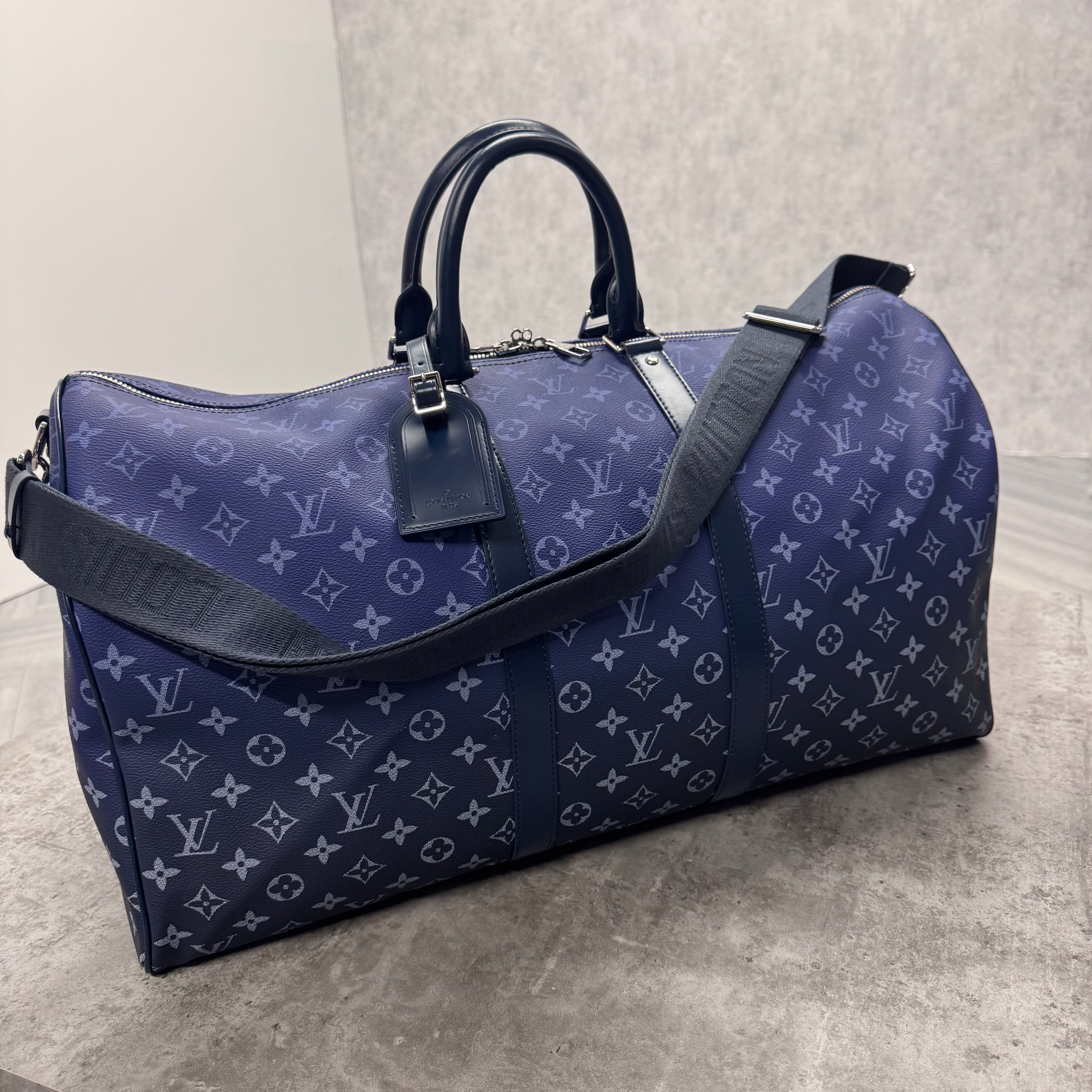 (PRE ORDER) LVE DUFFEL BAG (55) - BLACK / BLUE