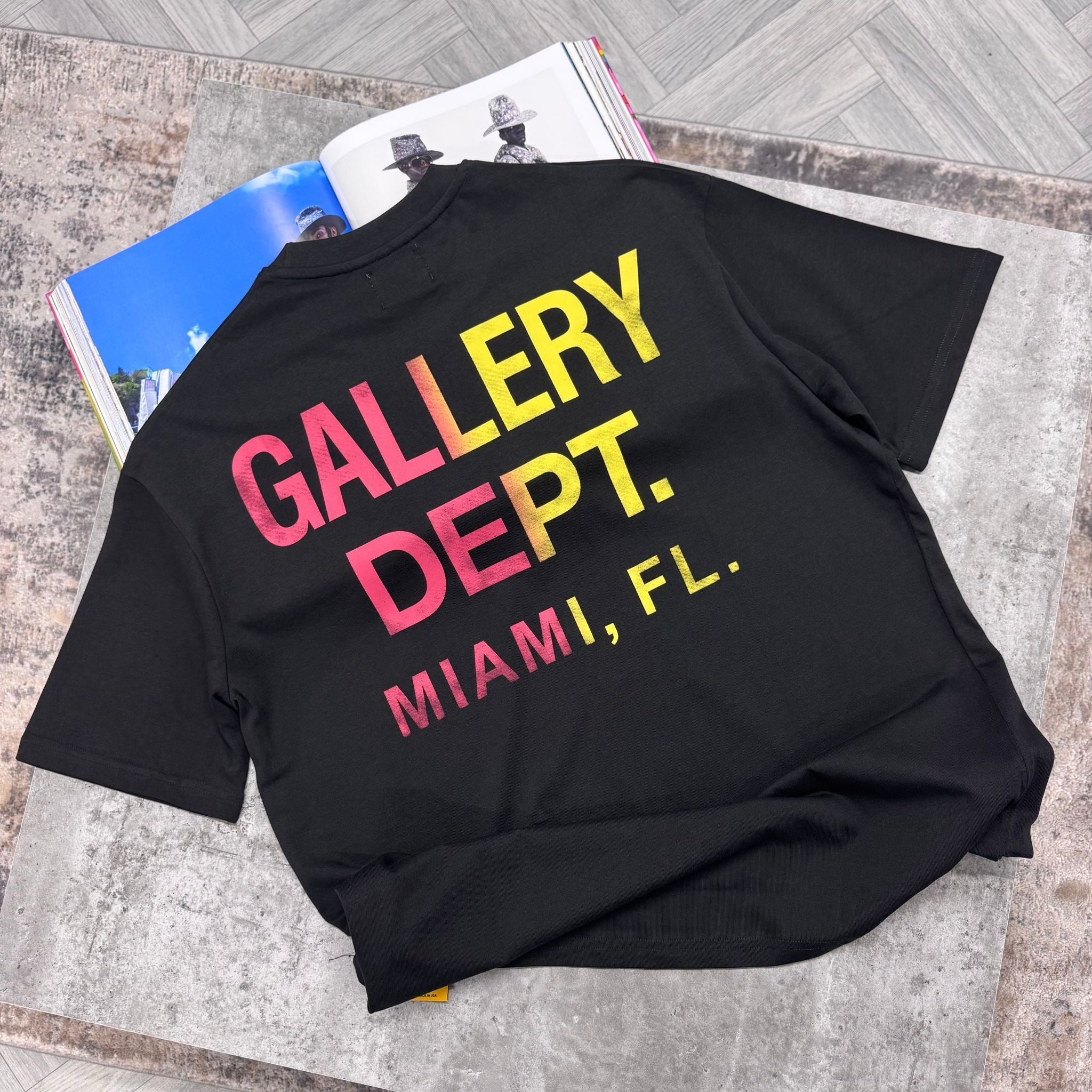 GALLERY D MIAMI T SHIRT - BLACK